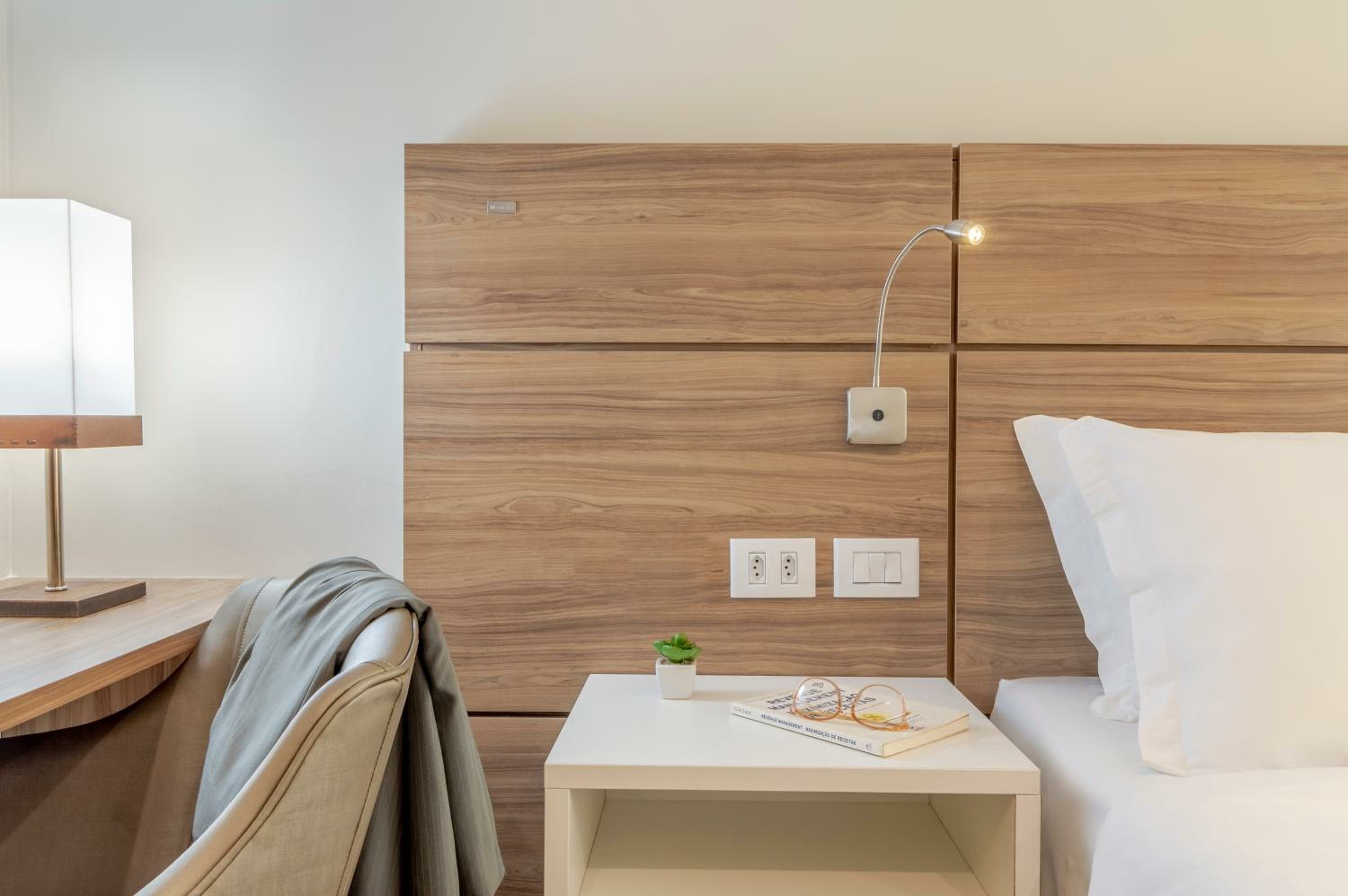 Standard Twin - 2 Single Beds