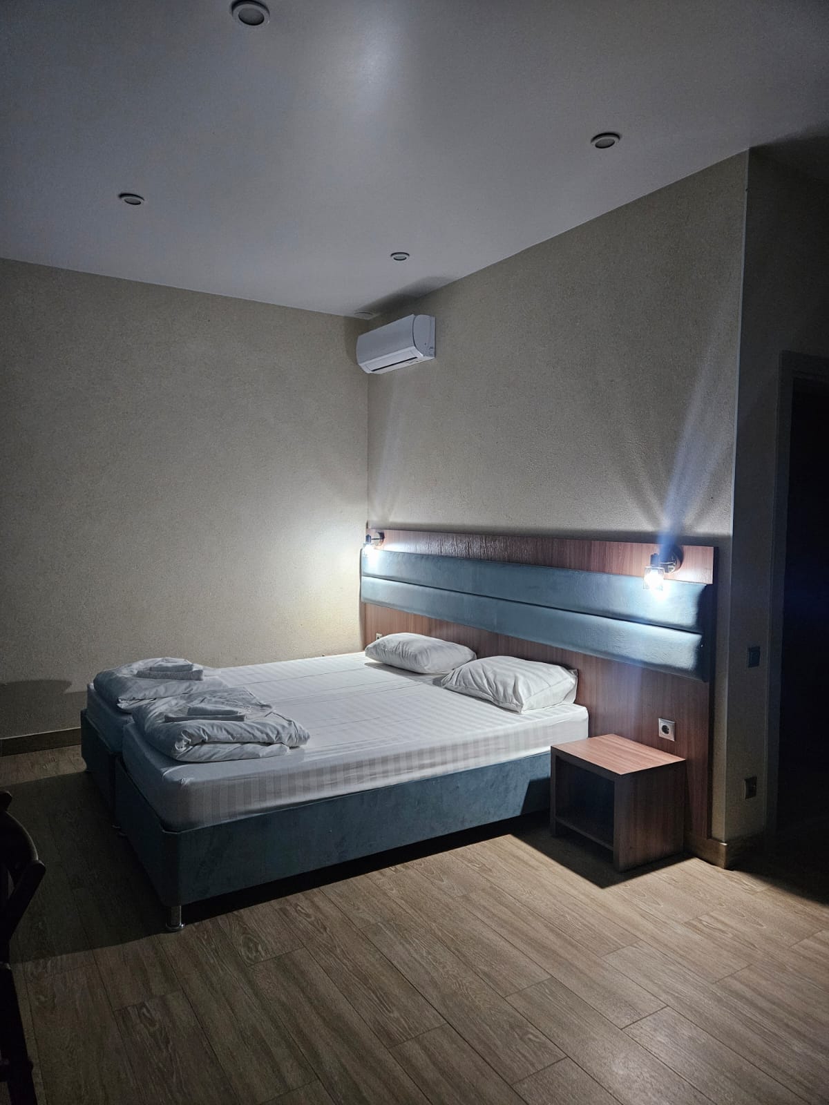 Улучшенный четырёхместный номер с балконом и видом на море