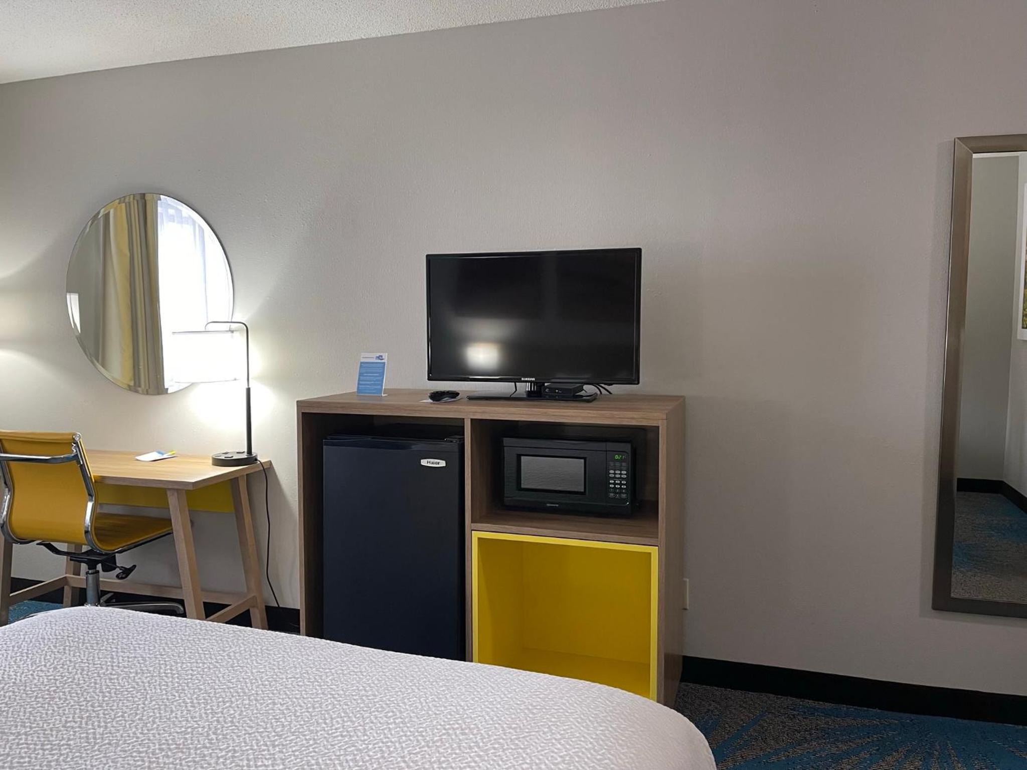 Queen Room - Disability Access/Non-Smoking