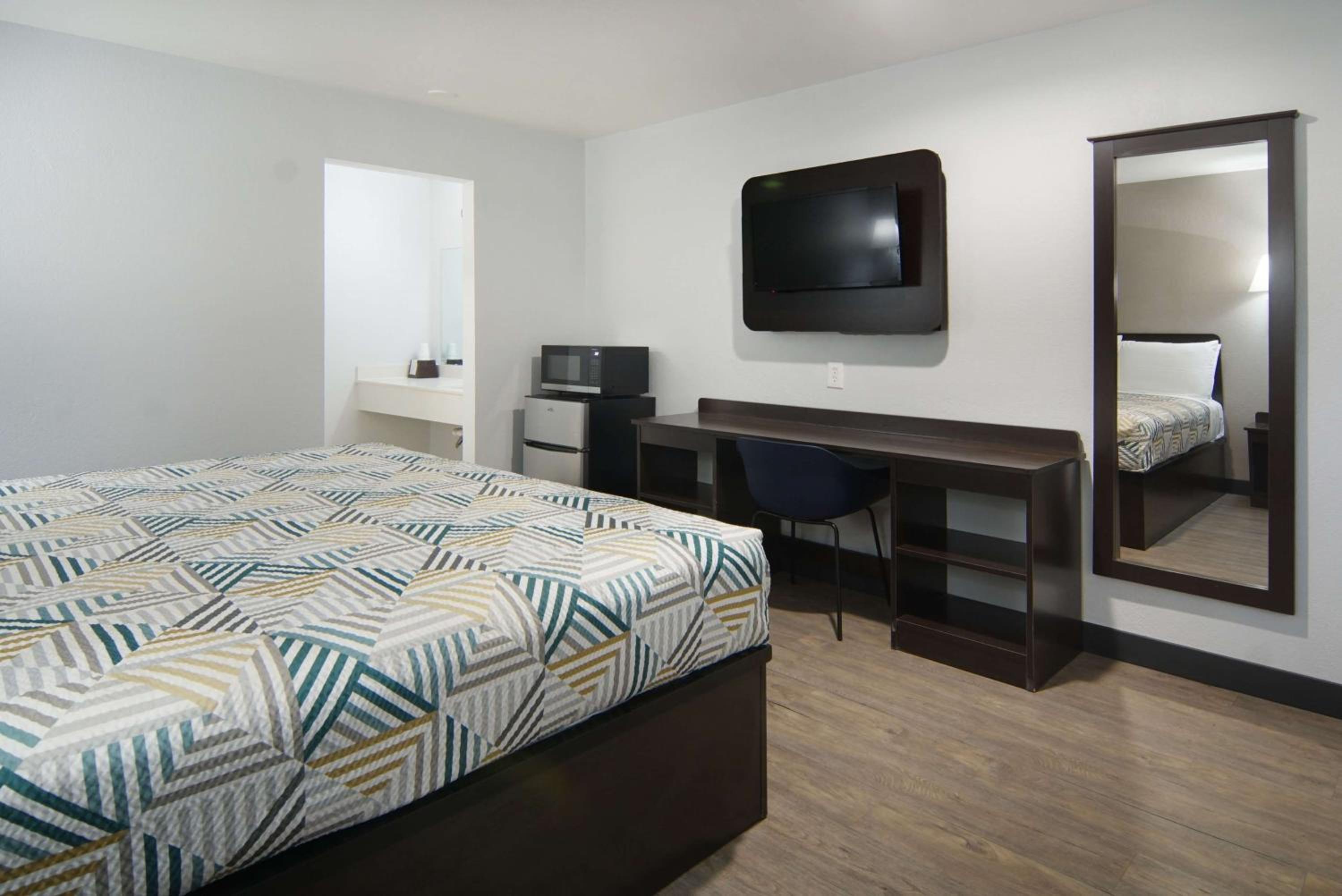 King Room - Disability Access - Non-Smoking