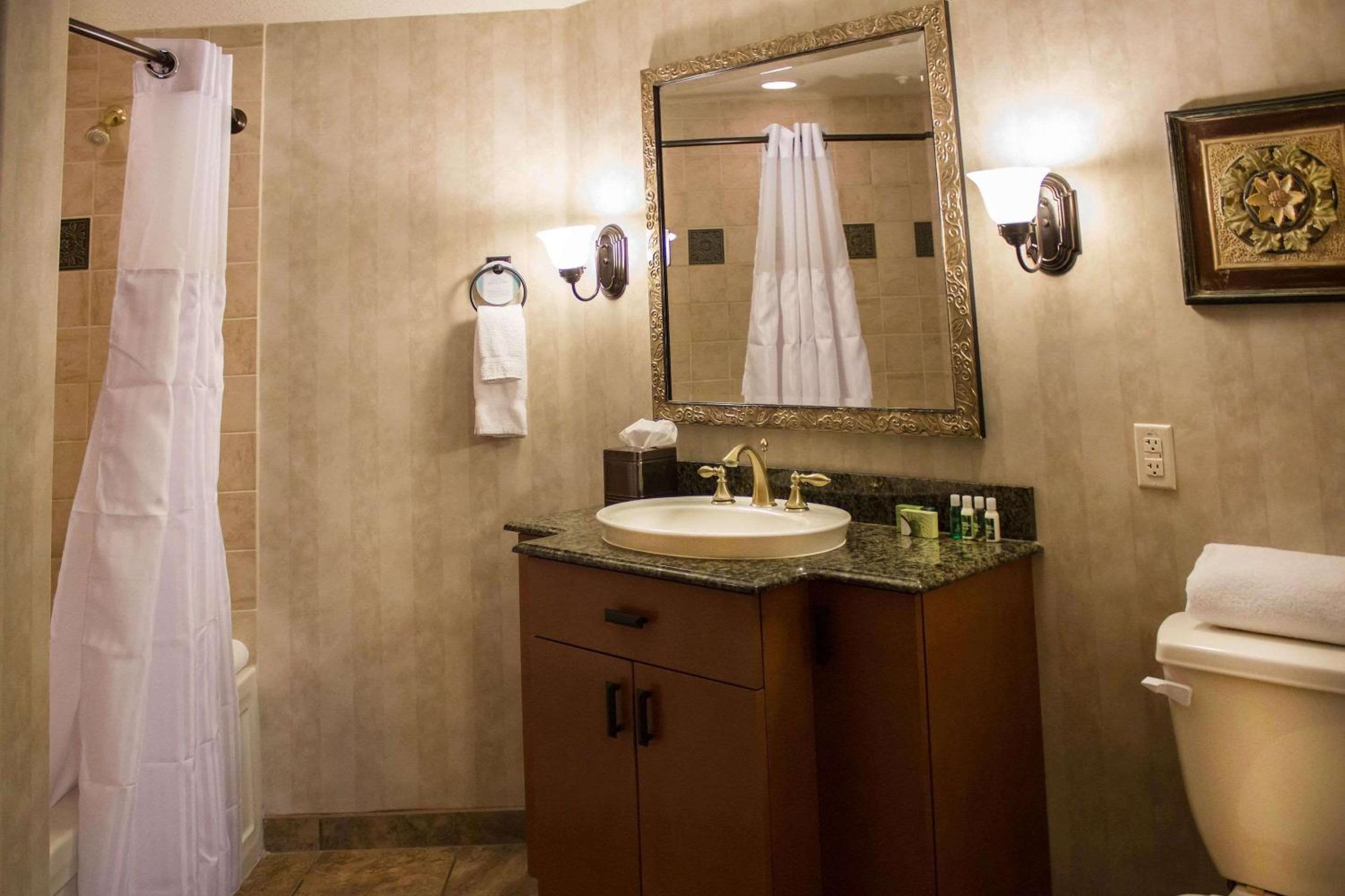 One-Bedroom Junior Suite