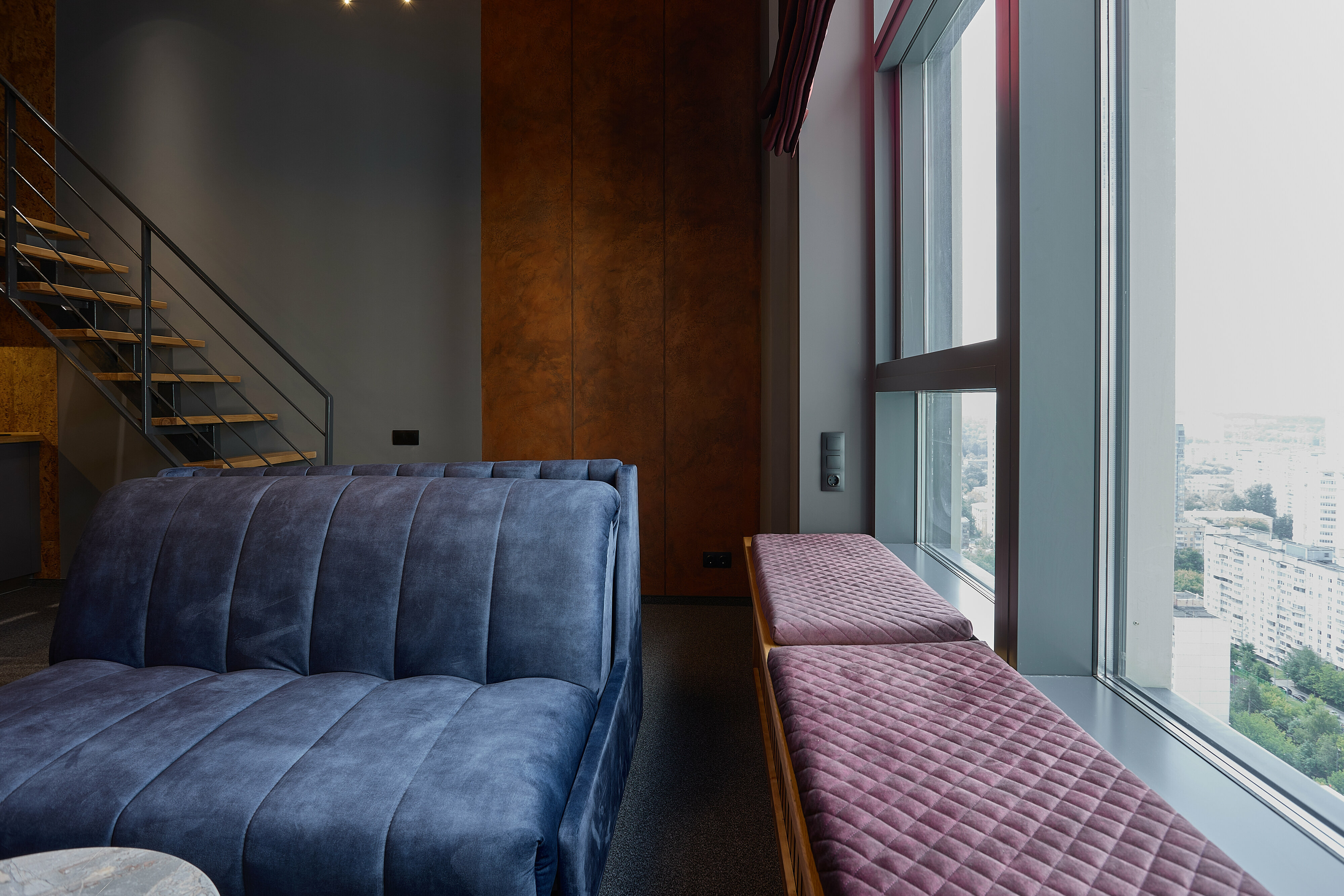 Двухуровневая студия для 2-4 гостей с шикарным видом из окна