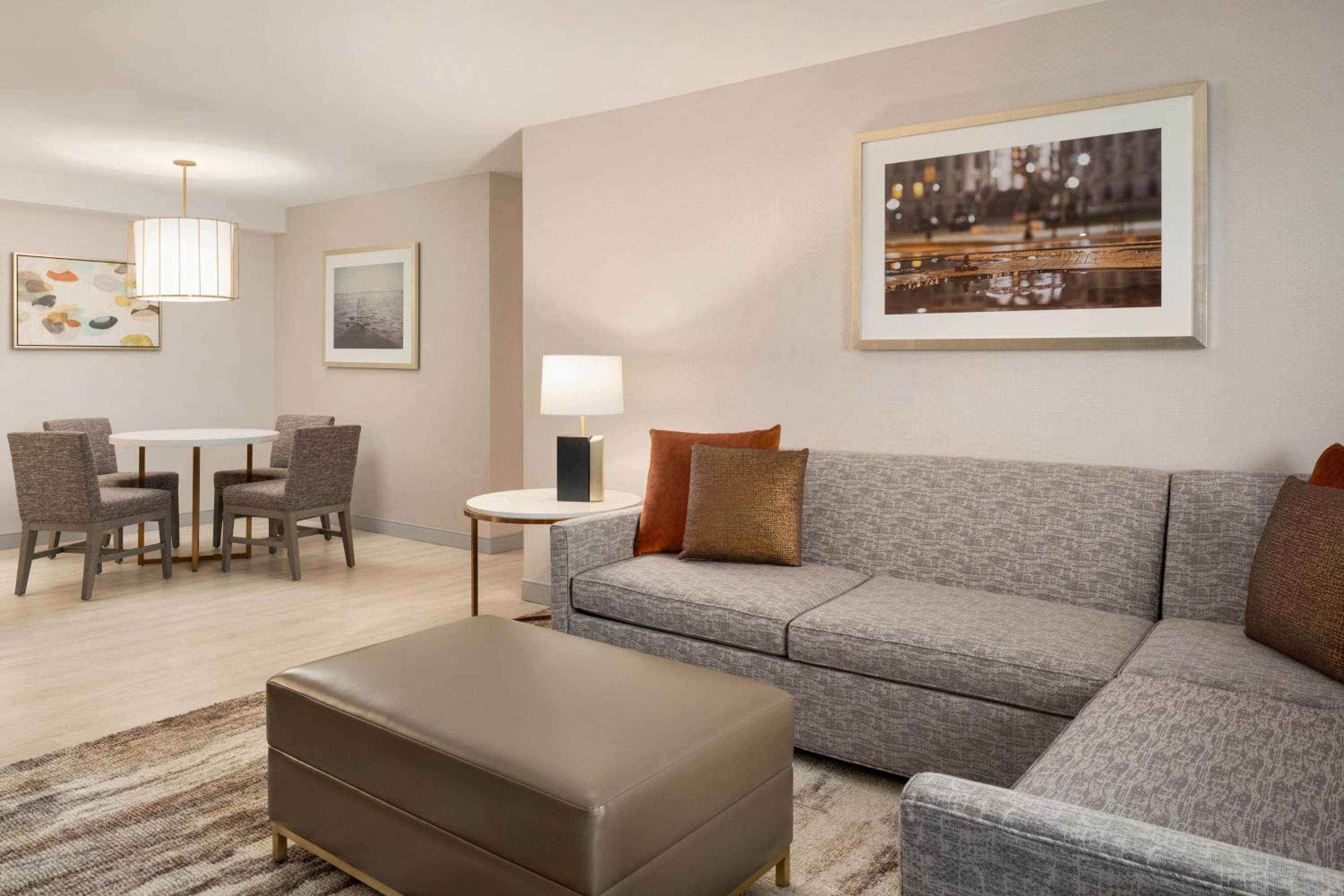 Club Level, Suite, 1 King, Sofa Bed