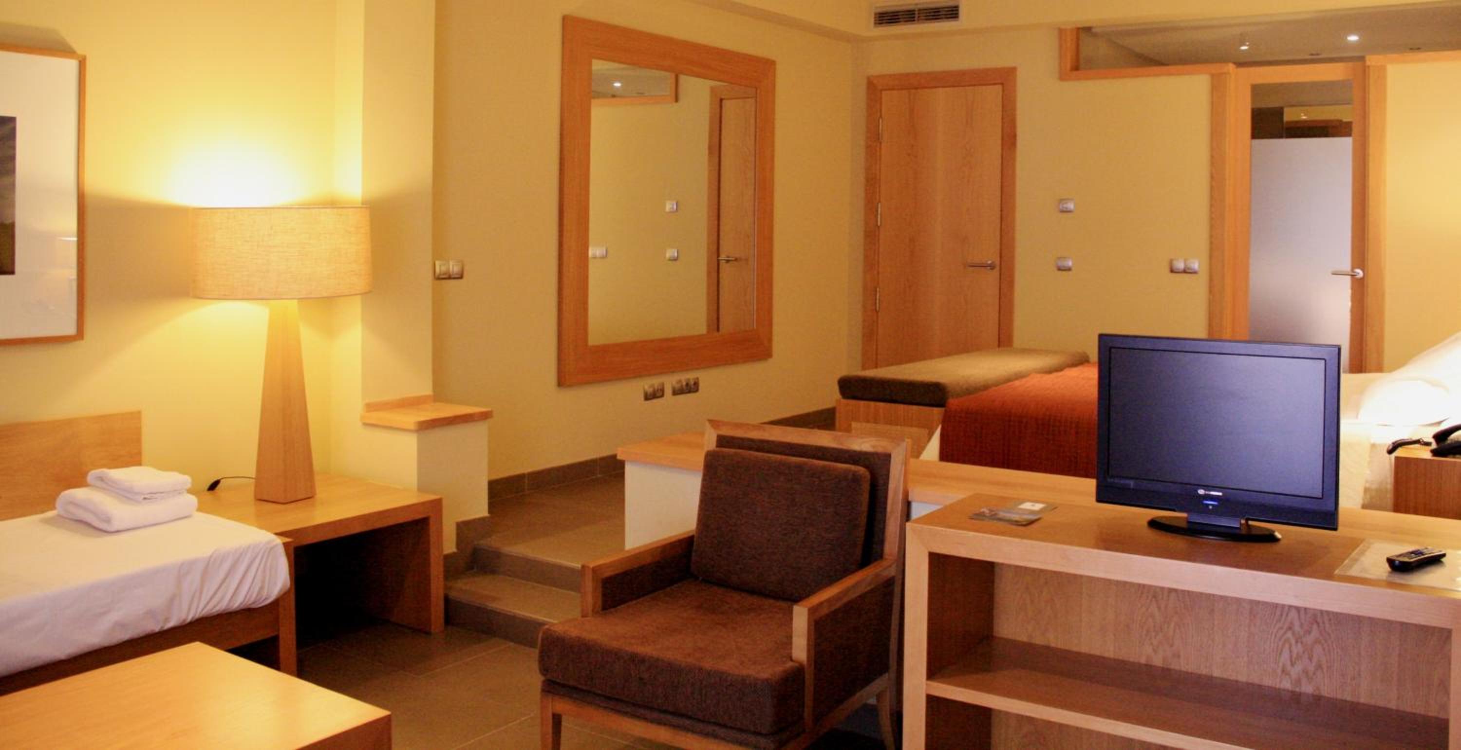 Twin Room (2 Adults + 1 Child)