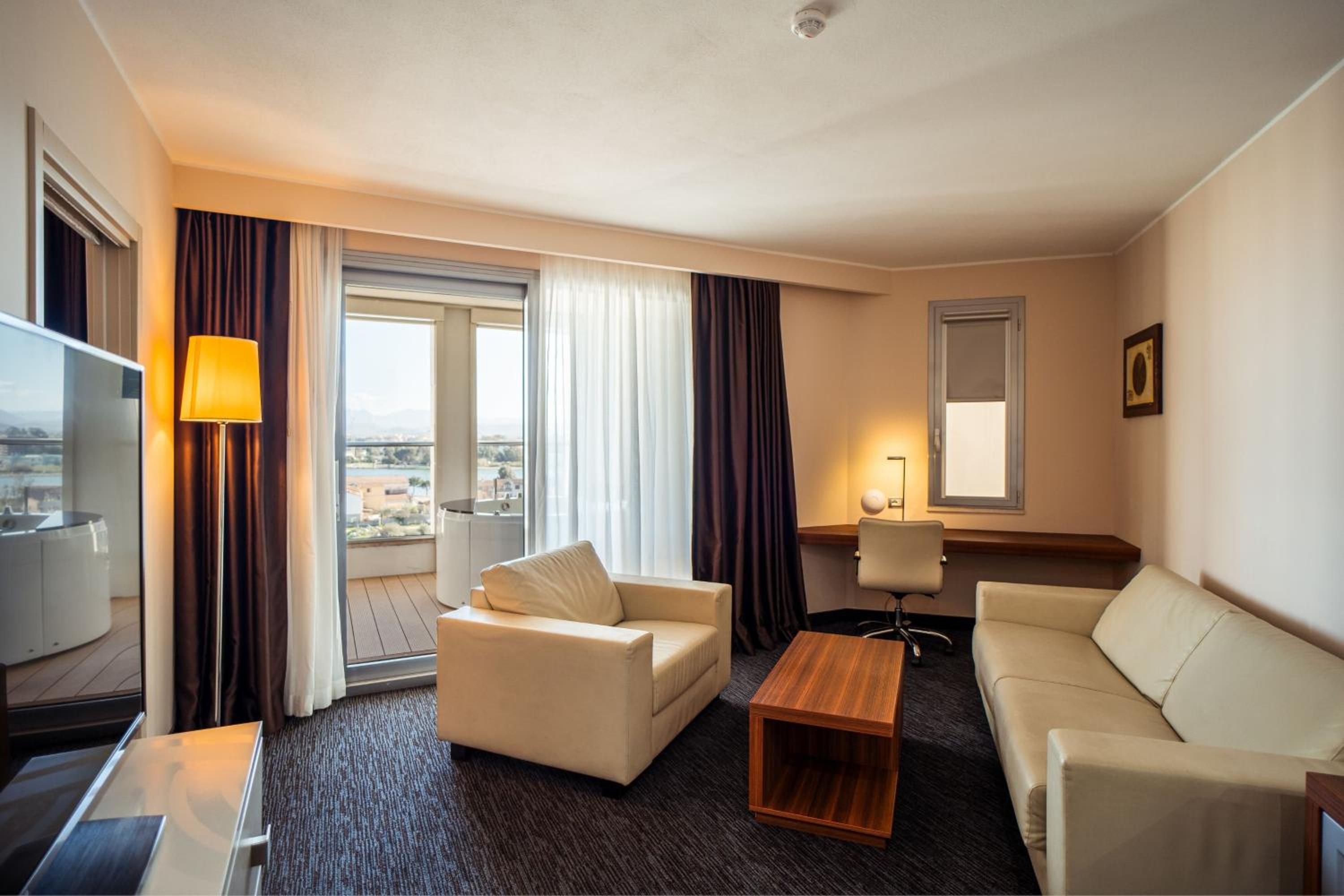 One-Bedroom Spa Suite with King and Sofa Bed - Harbor View