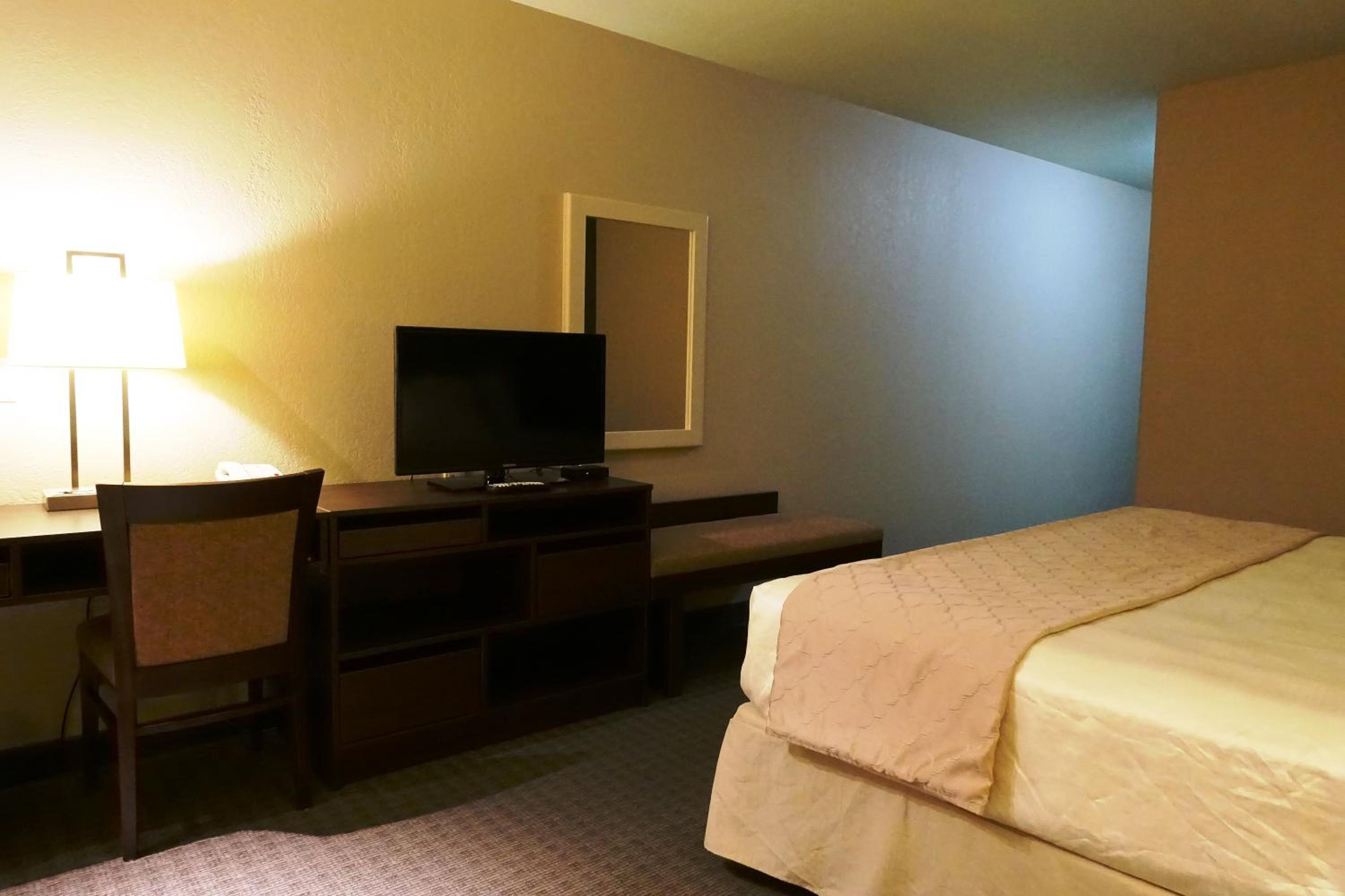 Deluxe Queen Room - Non-Smoking