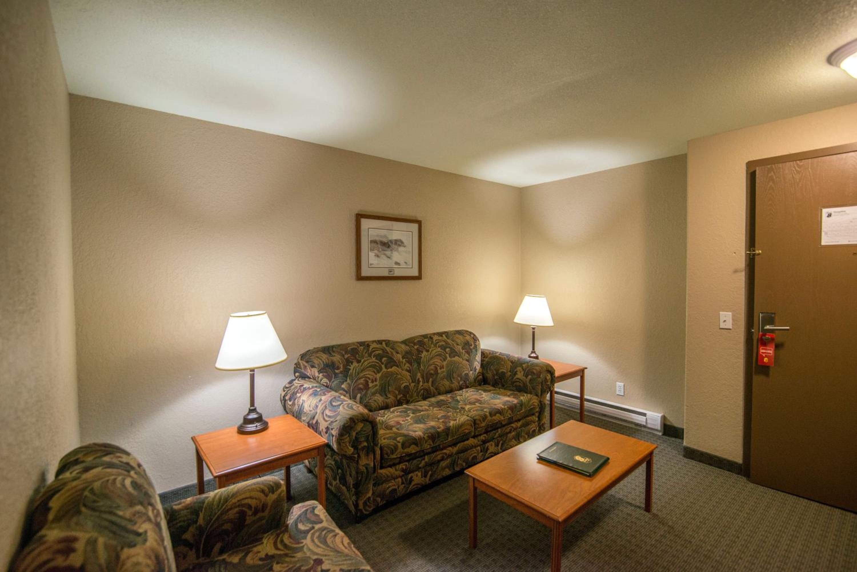 One-Bedroom King Suite - Non-Smoking