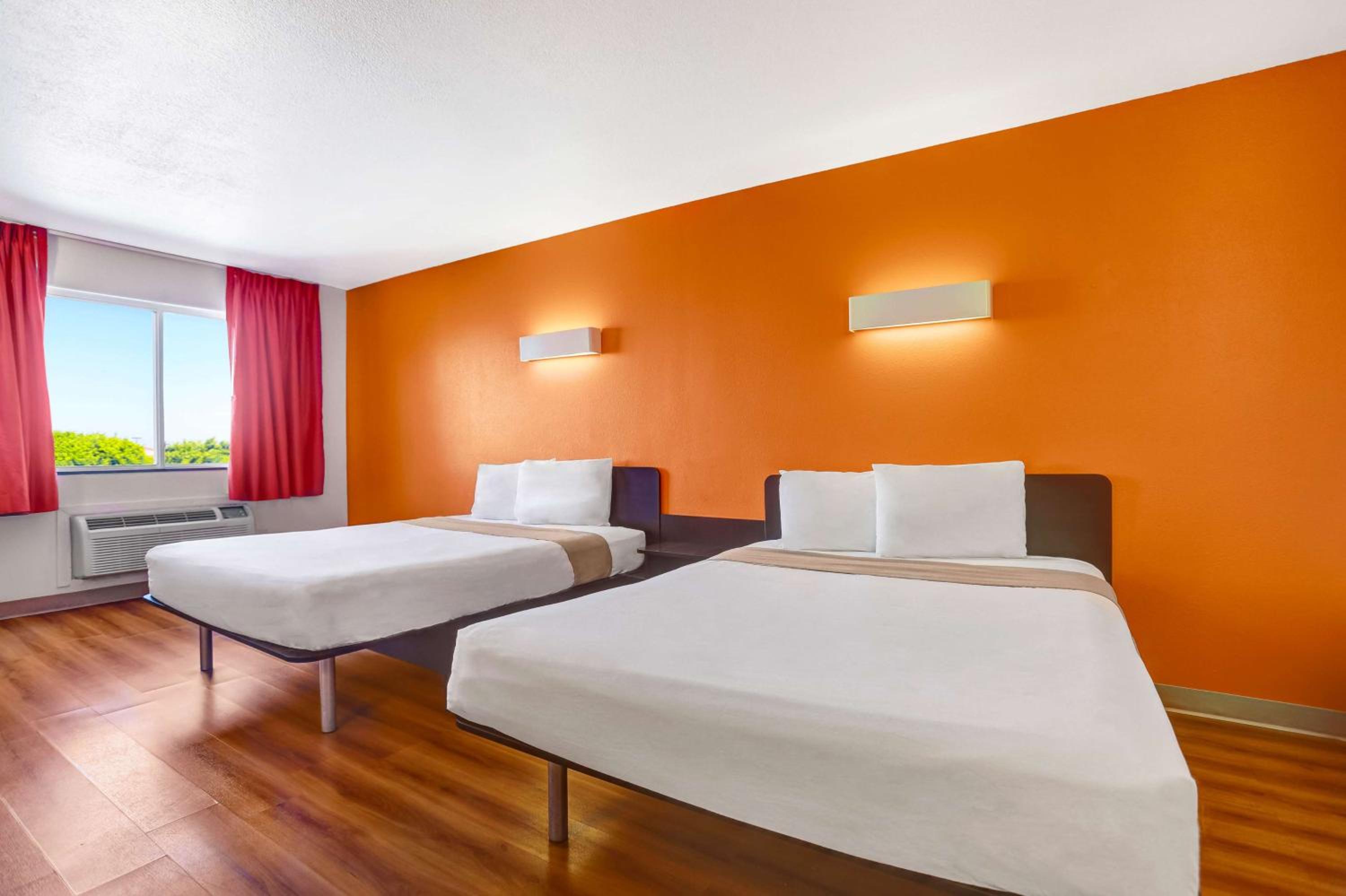 Queen Room with Two Queen Beds - Disability Access - Non-Smoking