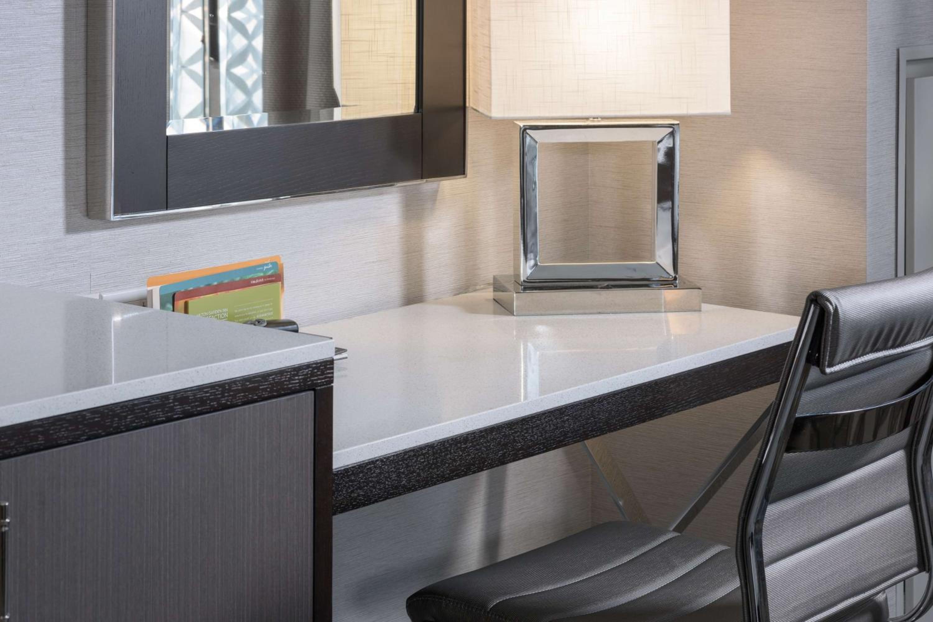 Room, 1 King Bed with Sofa Bed (Mini Fridge/Microwave)