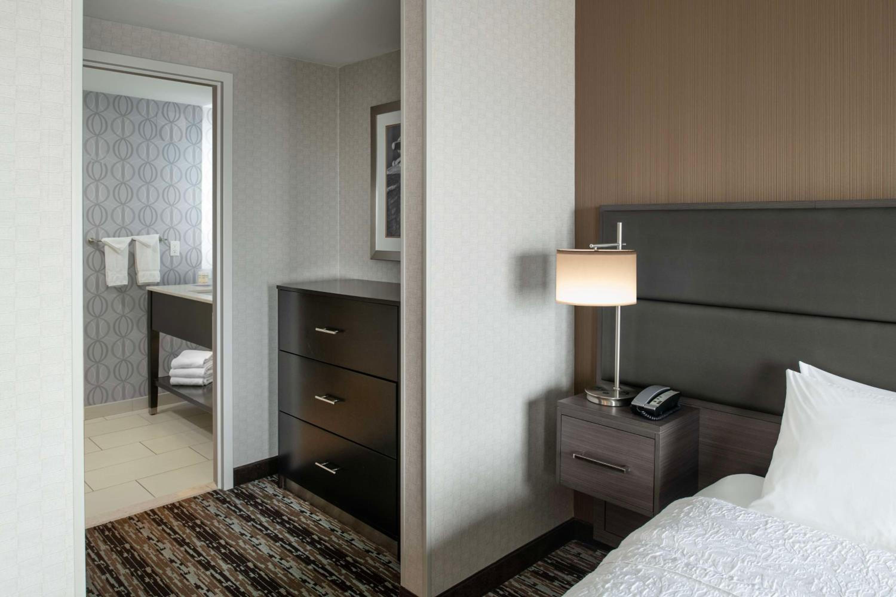 King Studio Suite with Sofa Bed - Hearing Access/Non-Smoking