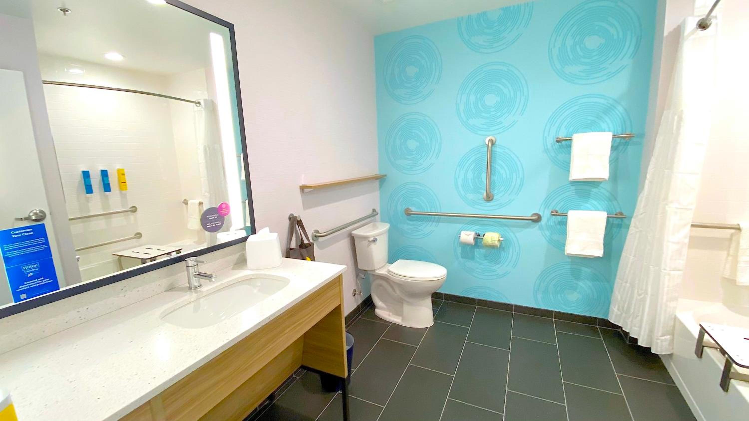 Queen Room with Two Queen Beds - Mobility Access