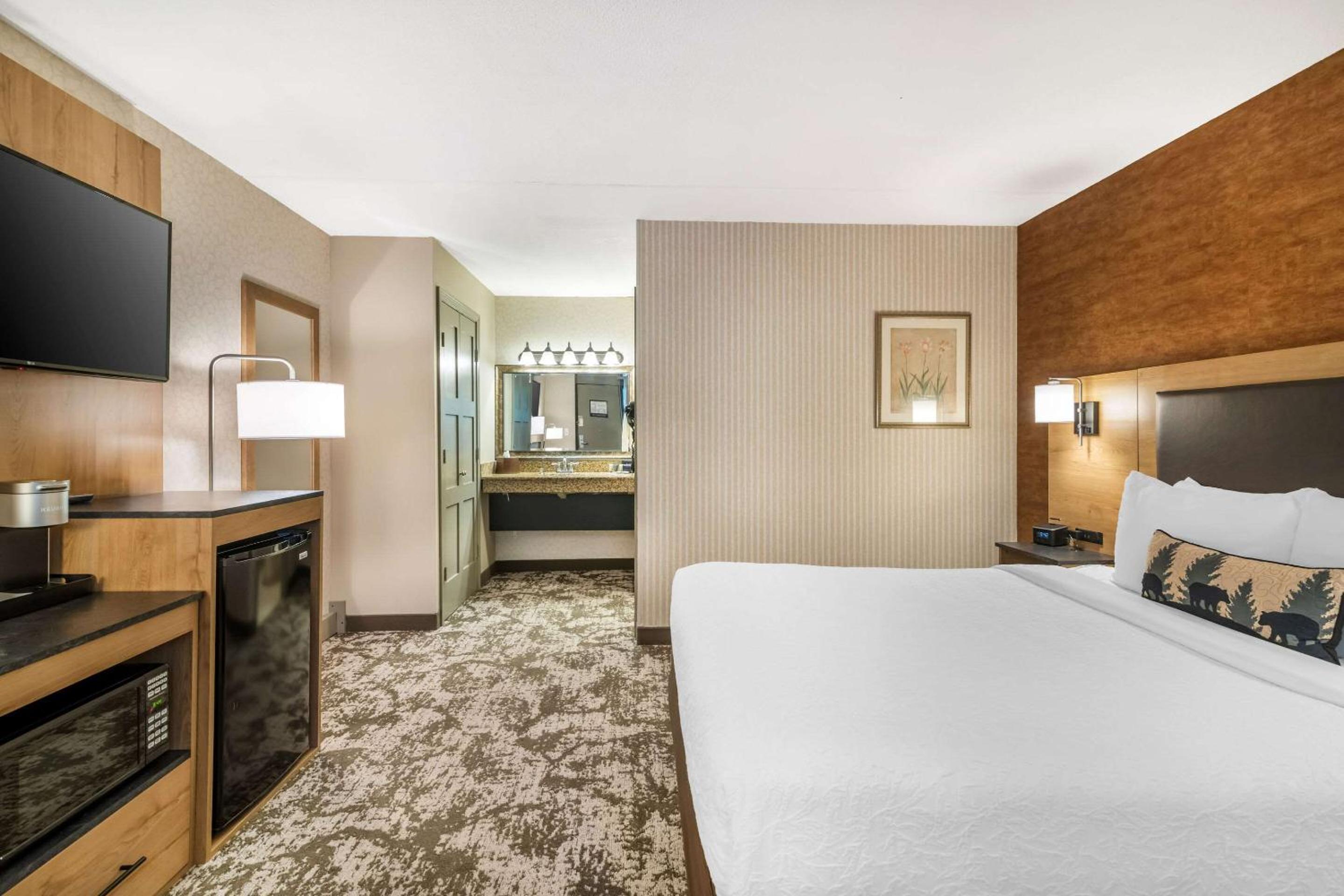 Queen Room - Accessible/Non-Smoking