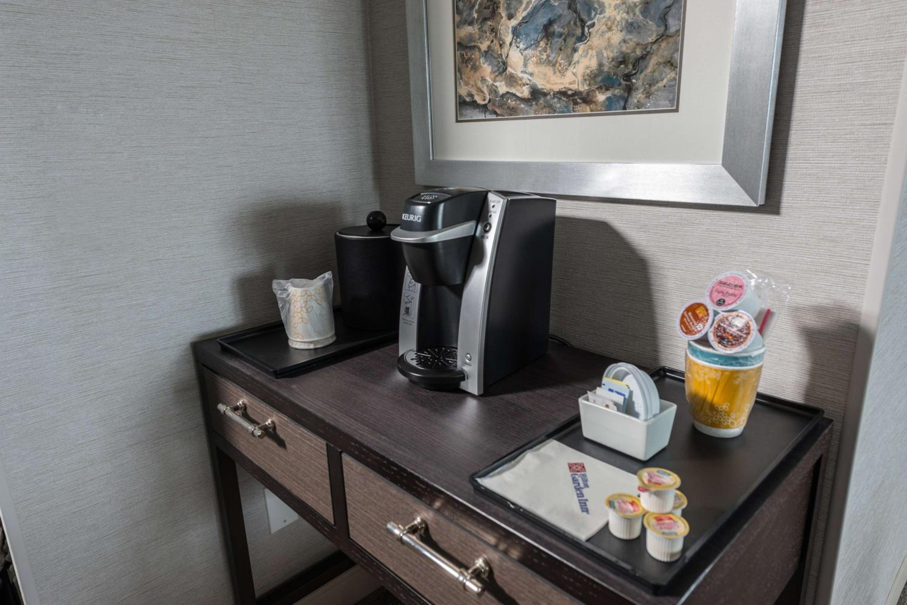 Suite, 1 King Bed (Mini Fridge/Microwave)