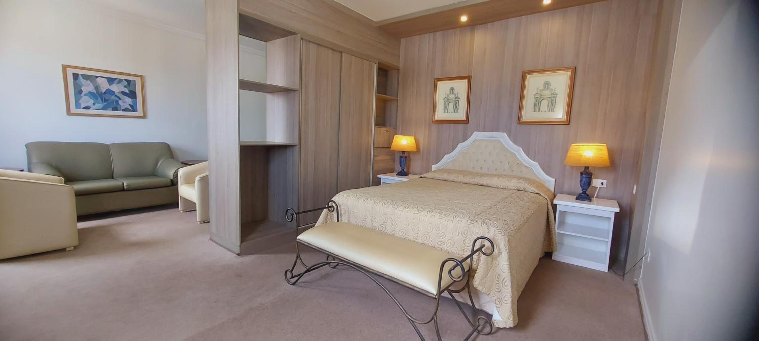 Deluxe Suite with Spa Bath