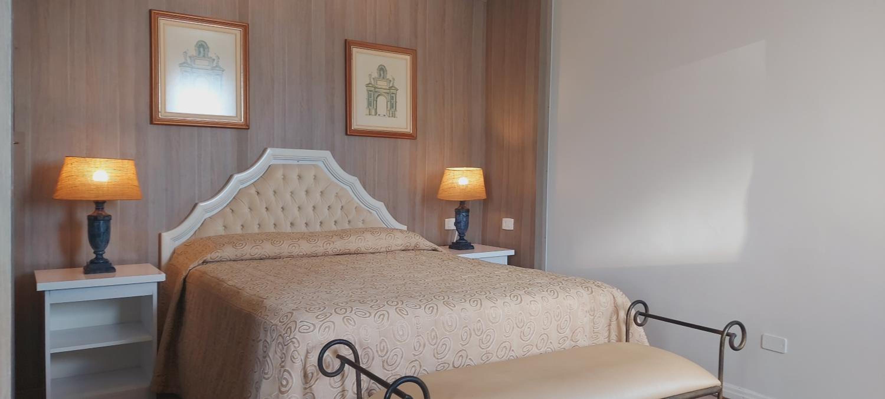 Deluxe Suite with Spa Bath