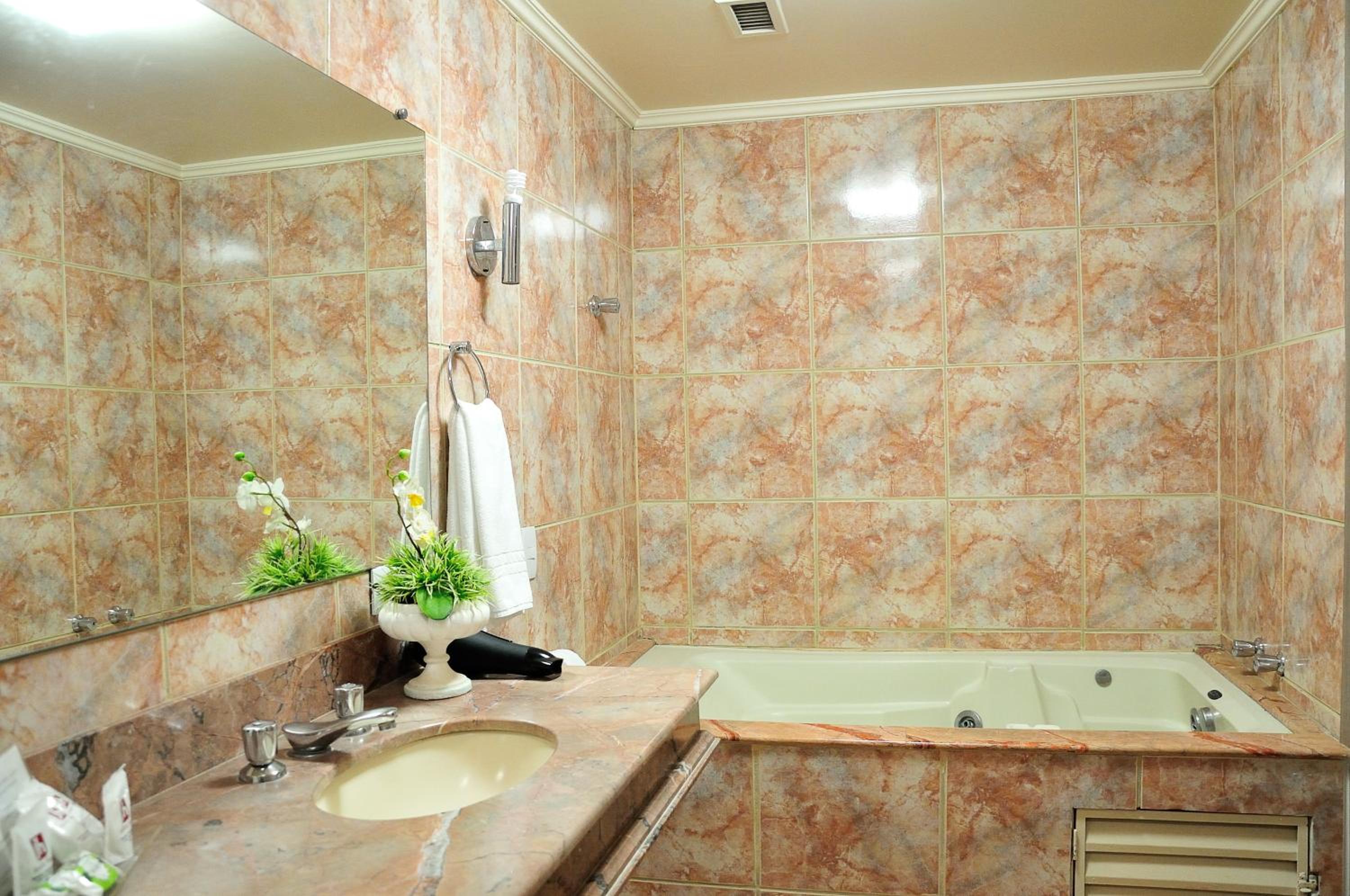 Deluxe Suite with Spa Bath