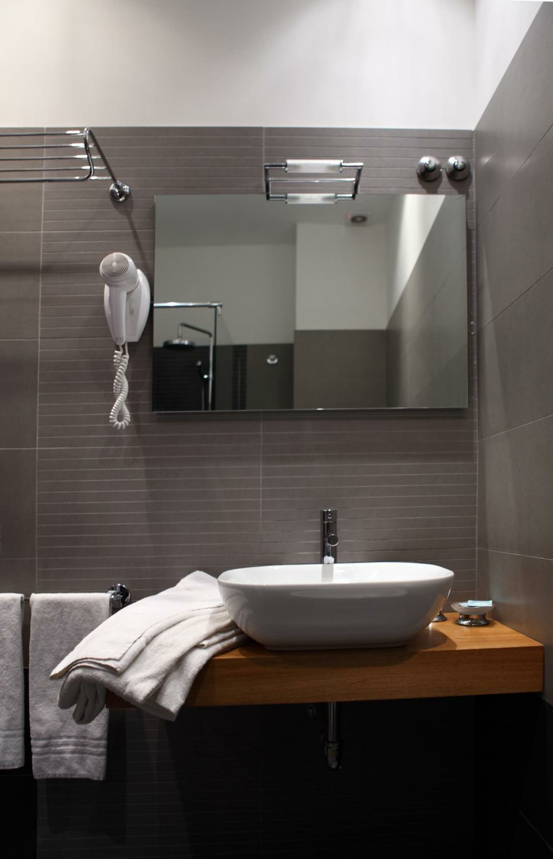 Suite with Side Sea View