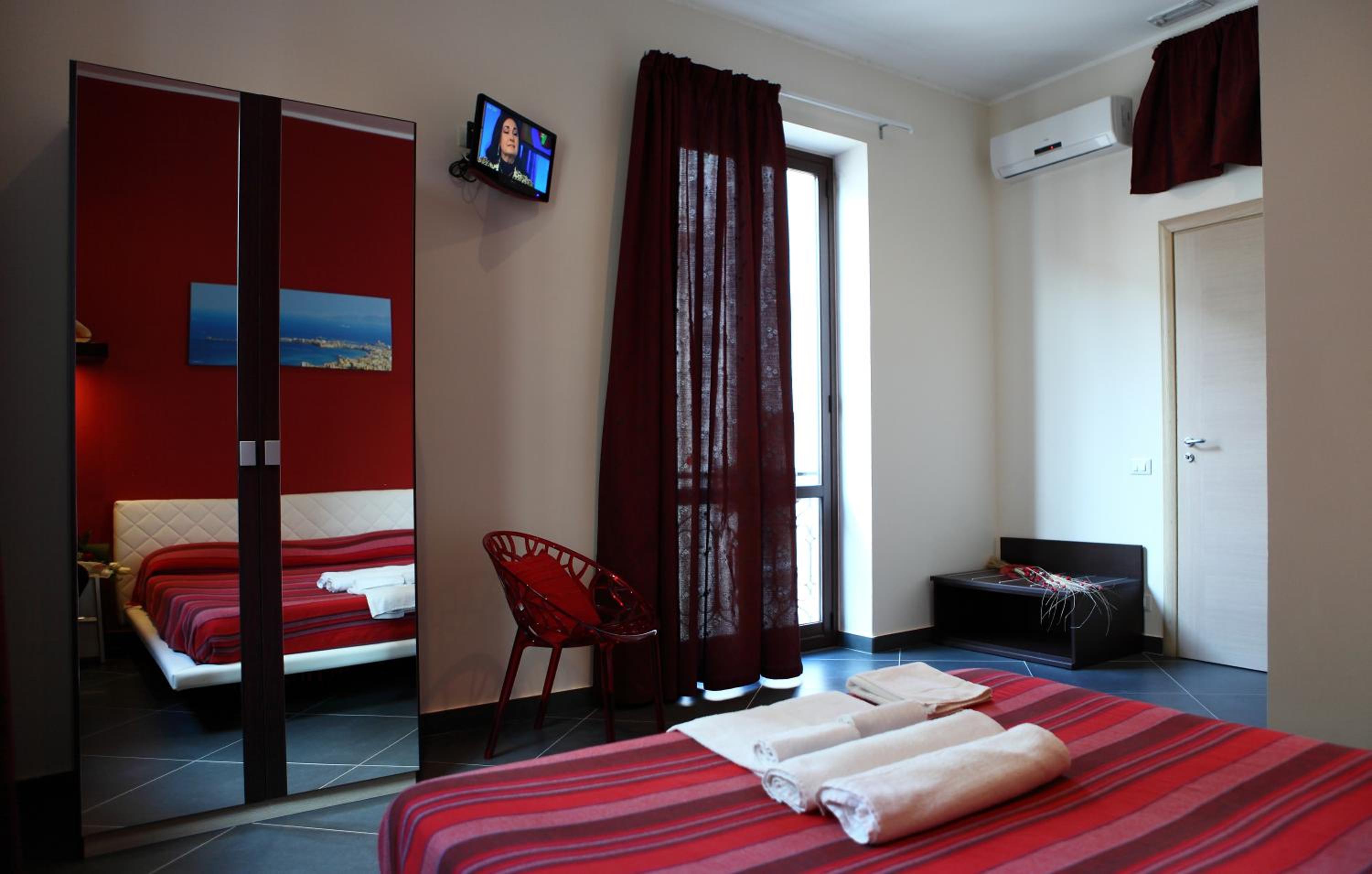 Suite with Side Sea View