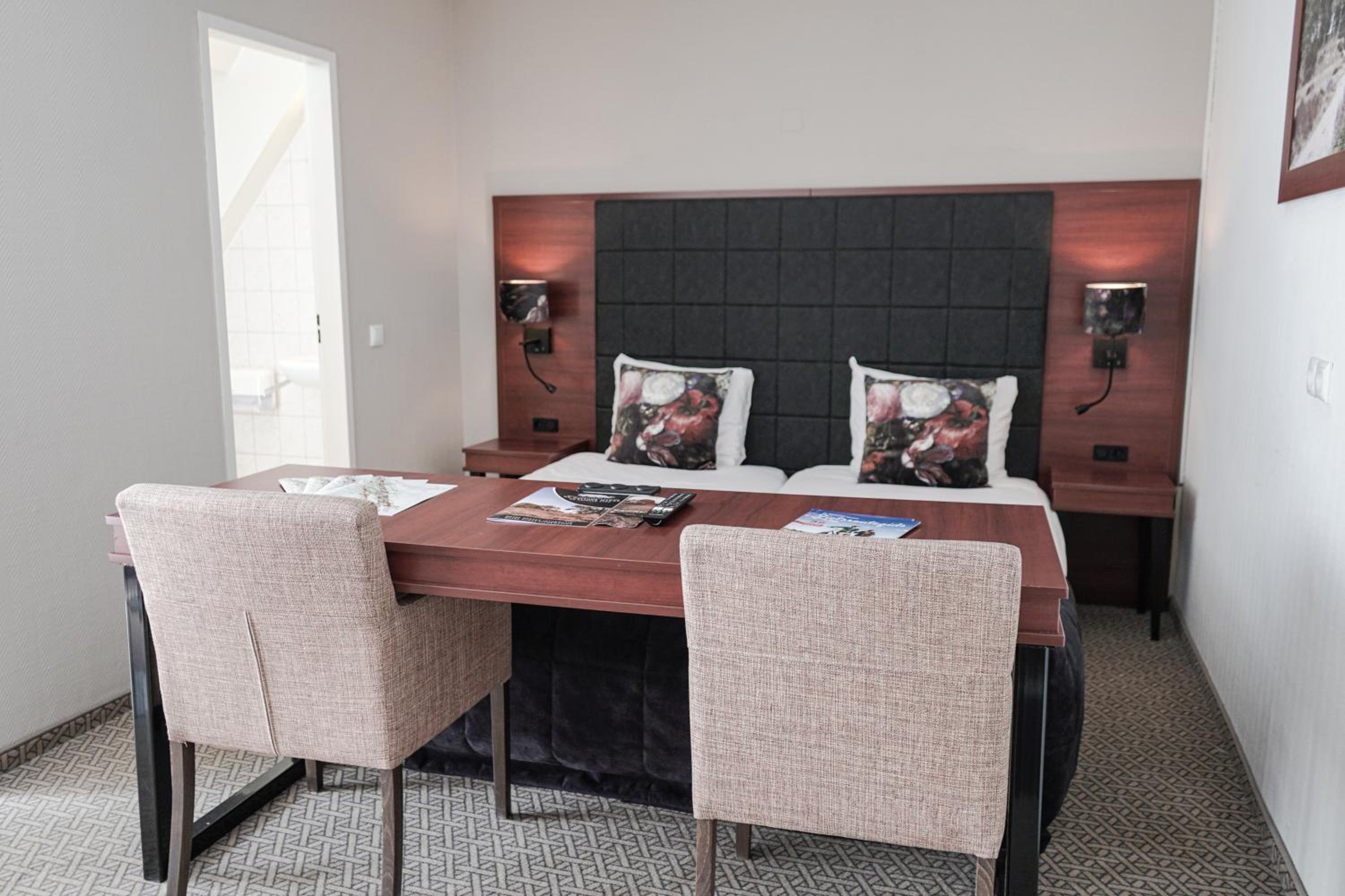 Family Room (2 Adults + 2 Children)