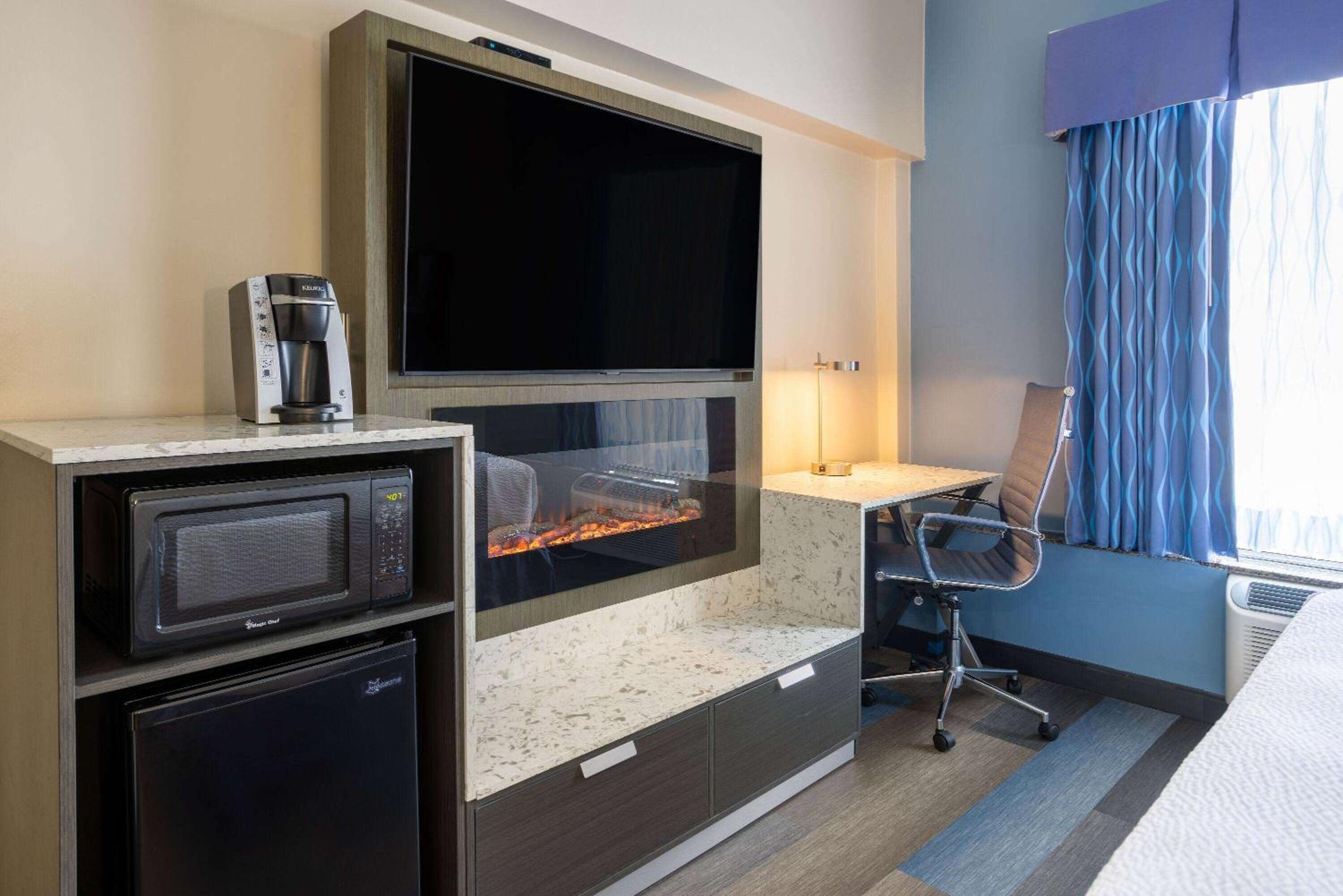 Deluxe King Room - Non-Smoking