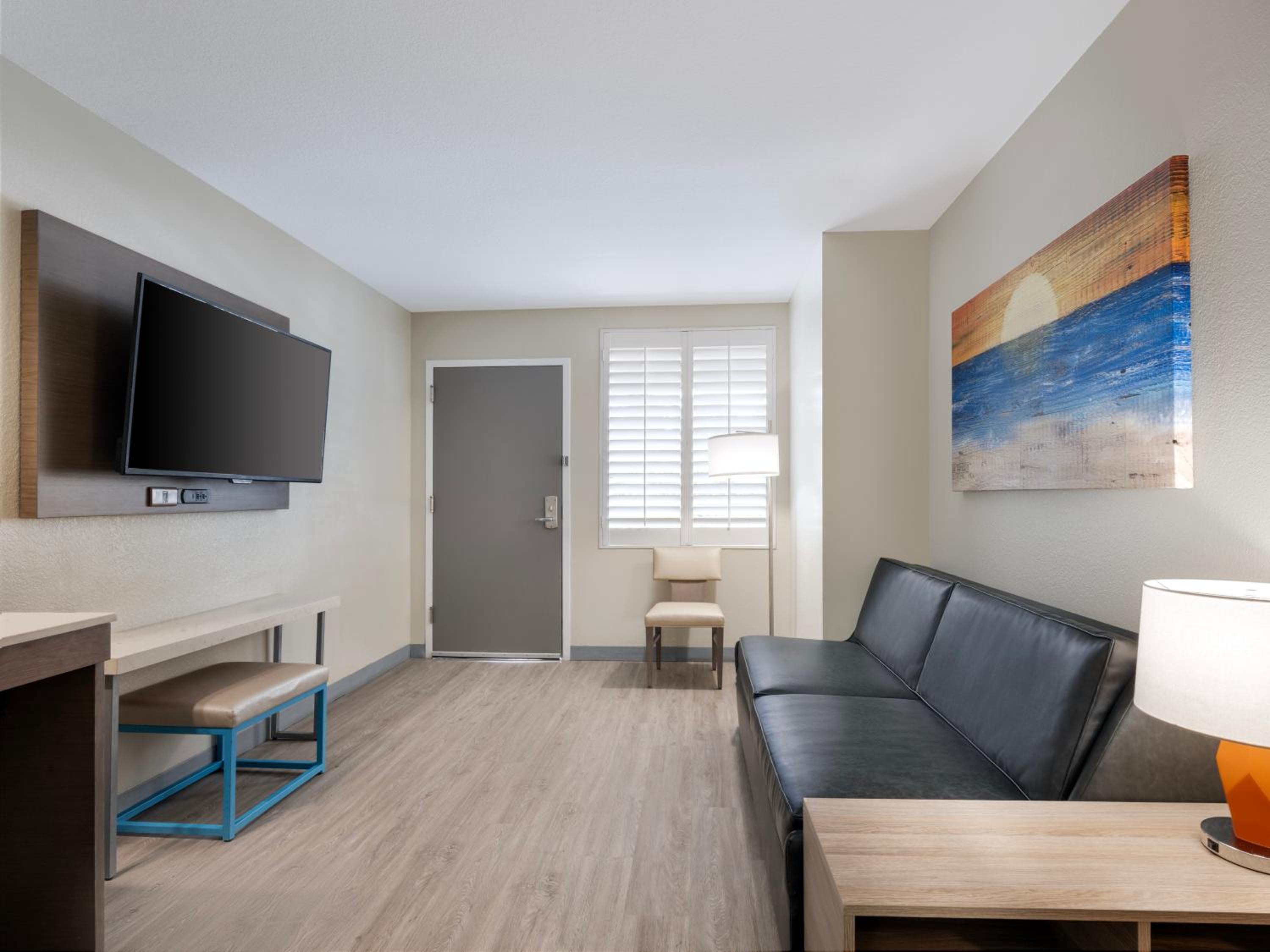 2 Bedroom Queen Family Suite