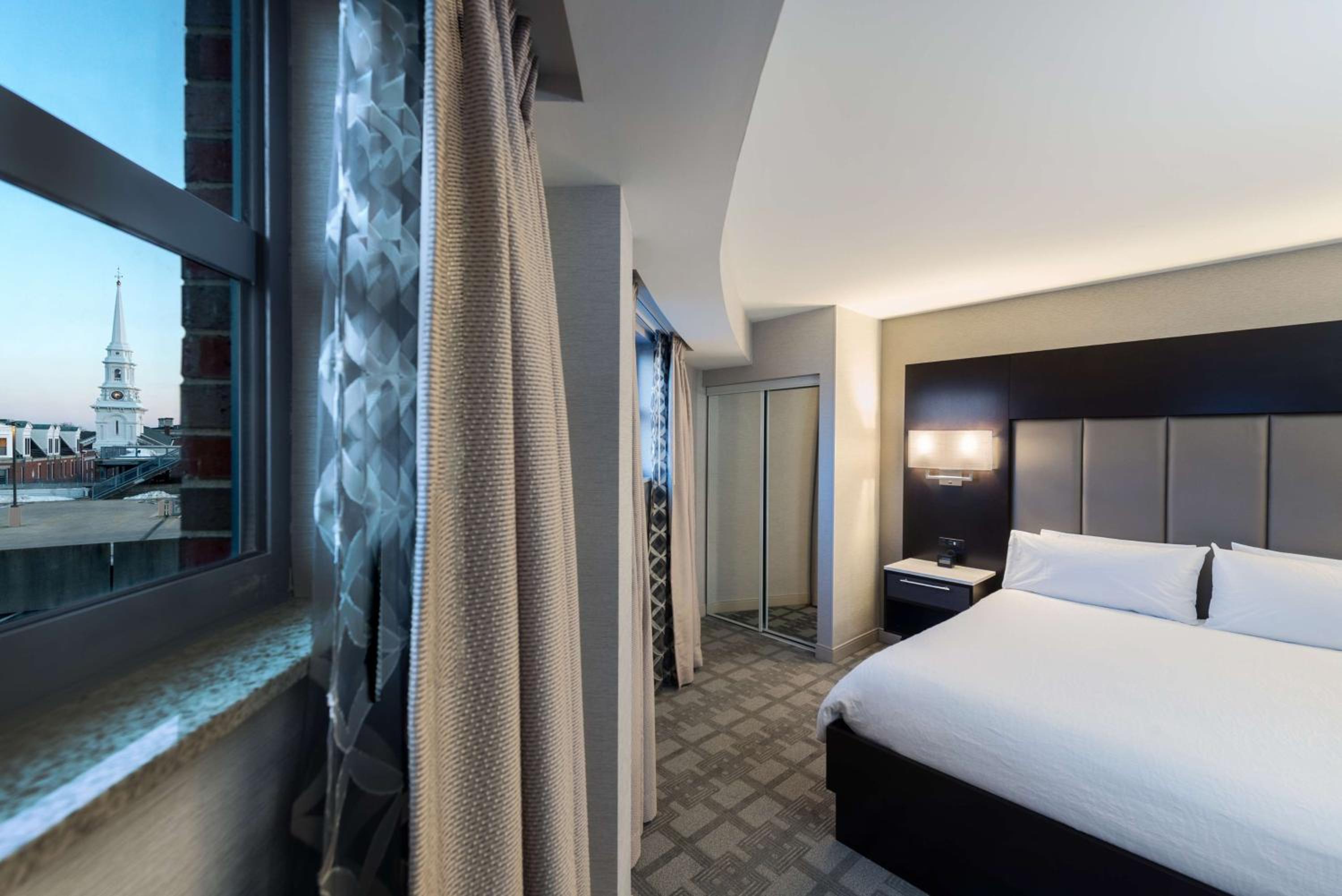 Suite, 1 King Bed (Mini Fridge/Microwave)