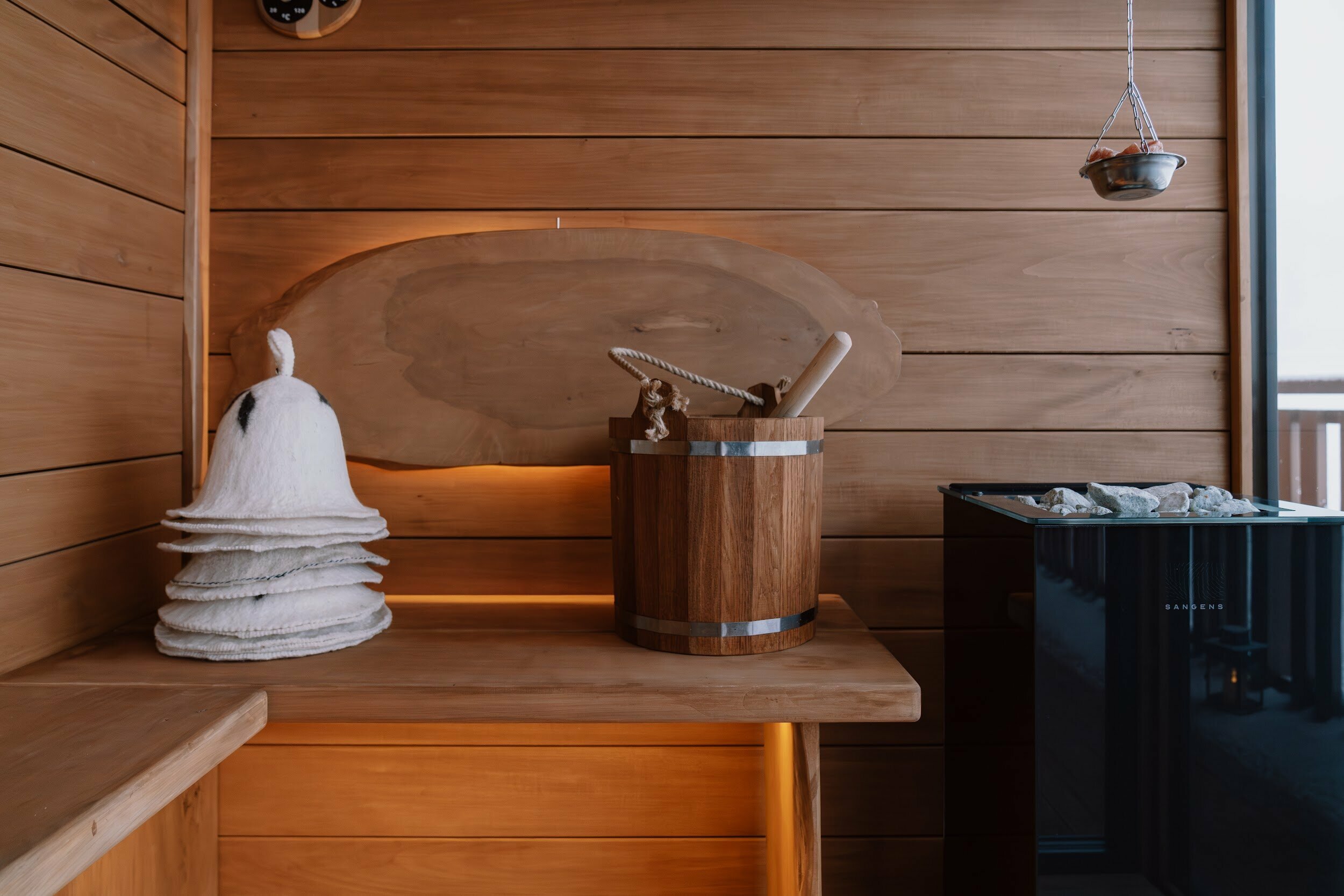 3-комнатные апартаменты с джакузи на террасе и видом на горы