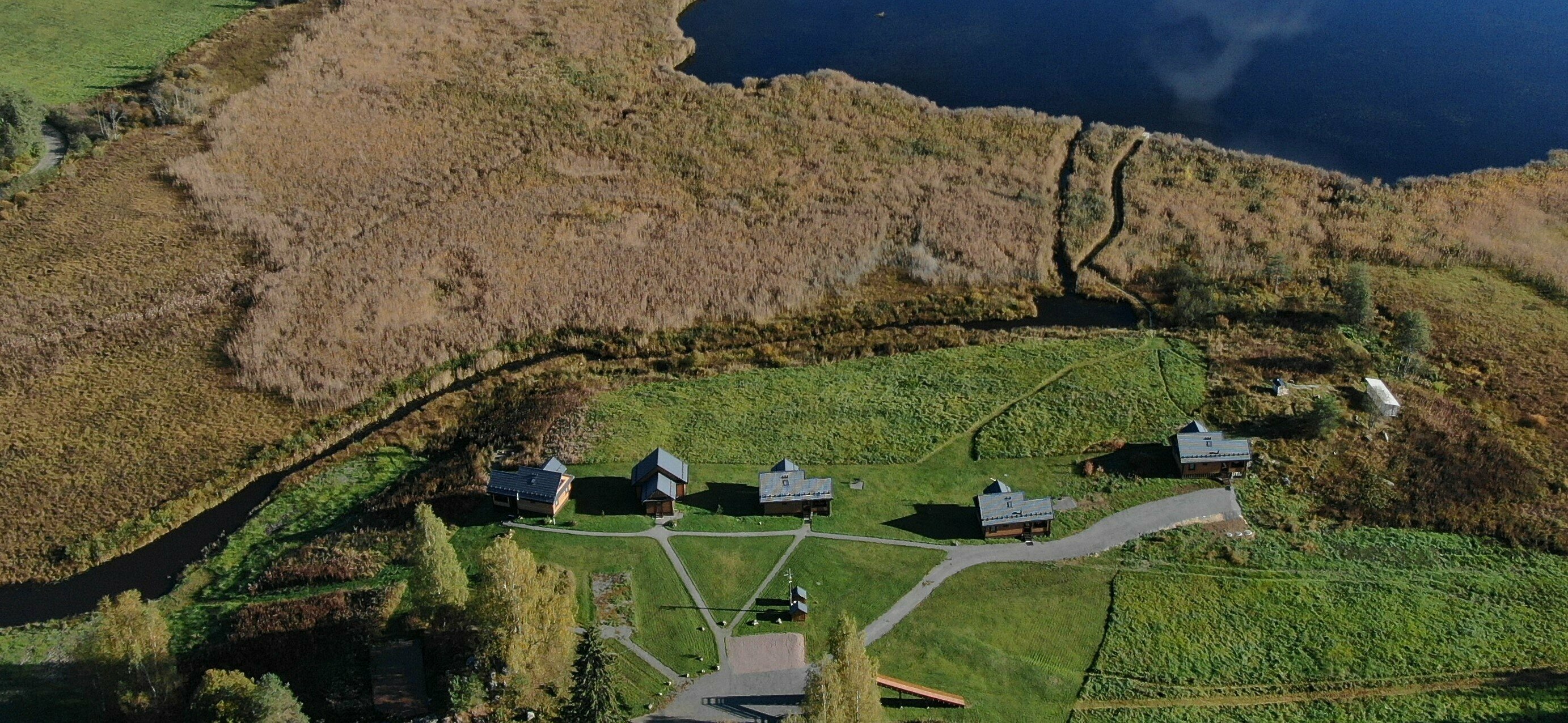 Дом с видом на озеро