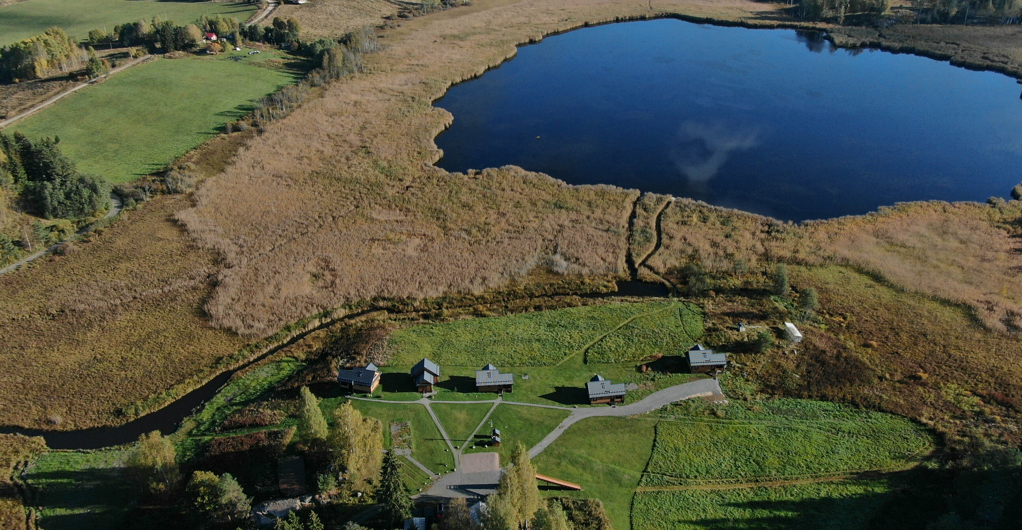 Дом с видом на озеро