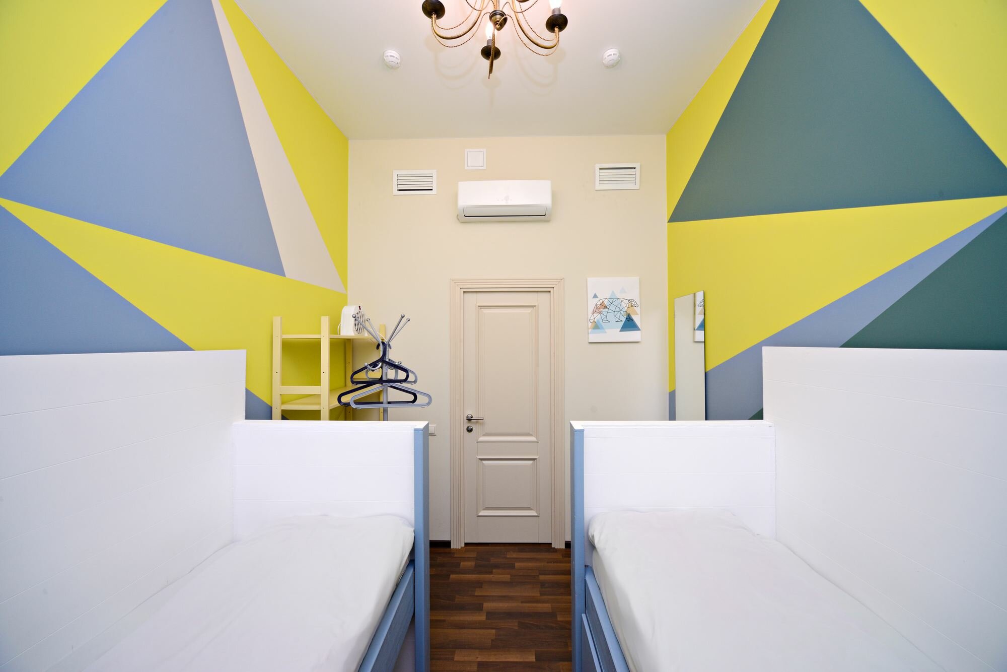 Двухместный номер эконом с 2 кроватями, без окна