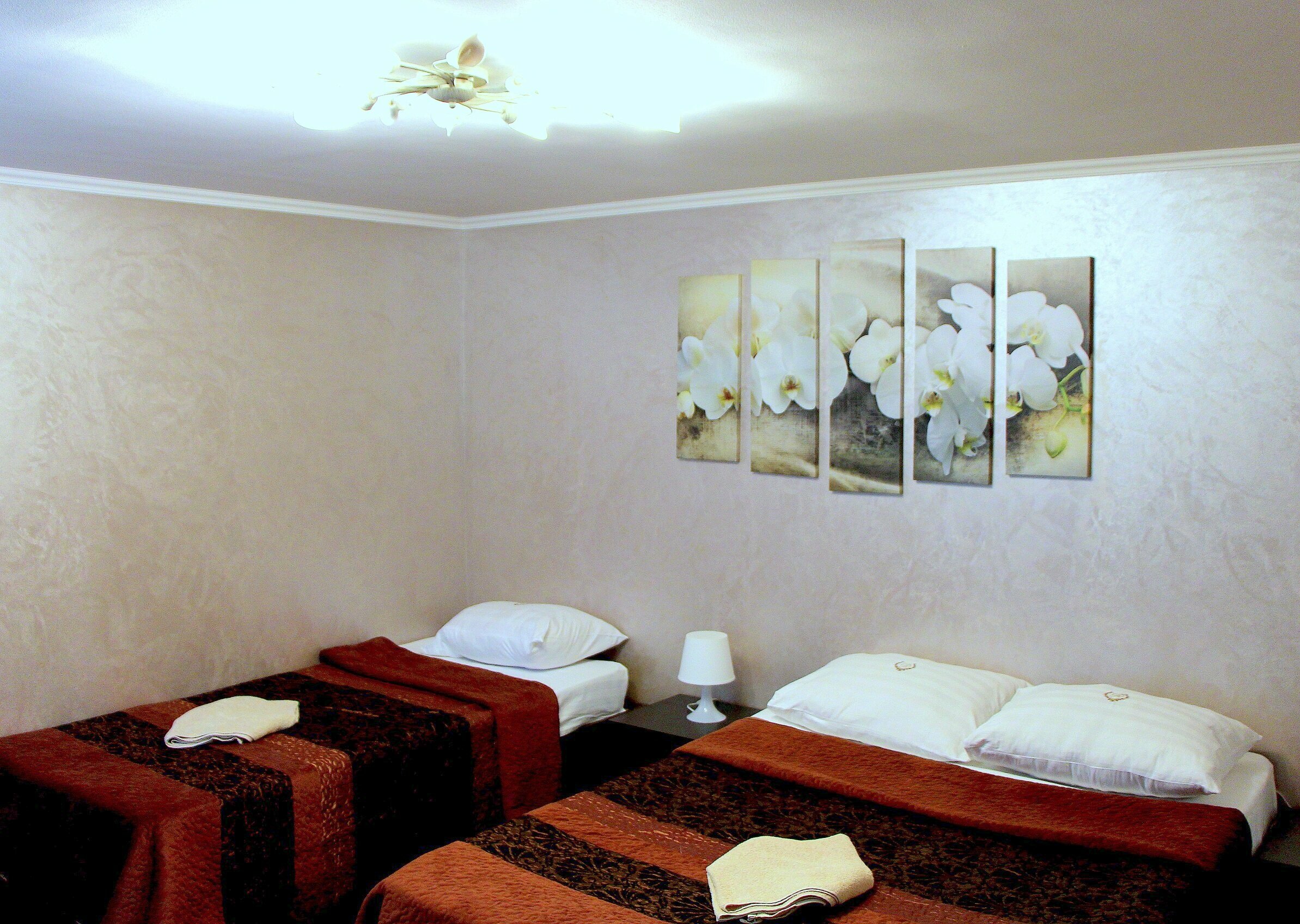 Семейный номер с общей ванной комнатой