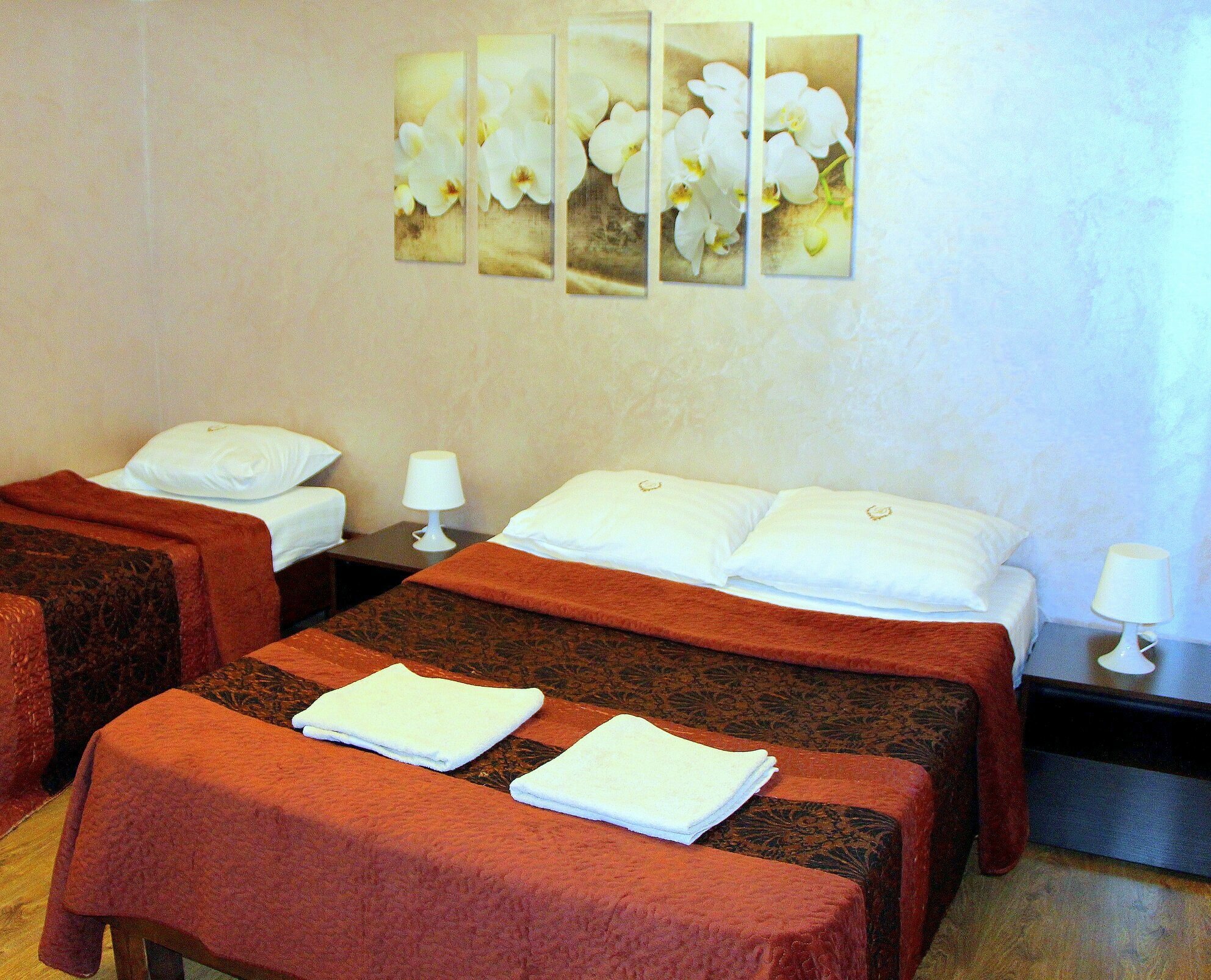 Семейный номер с общей ванной комнатой