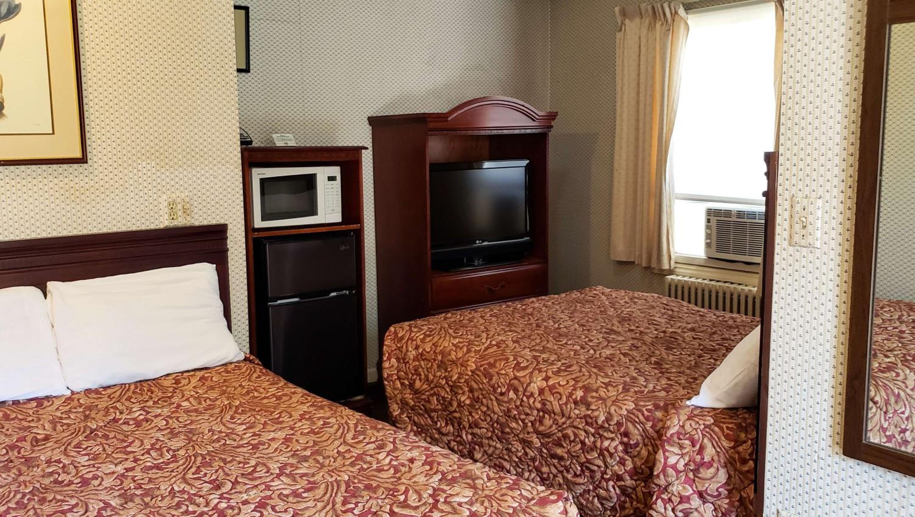 Queen Room with Two Queen Beds - Non-Smoking