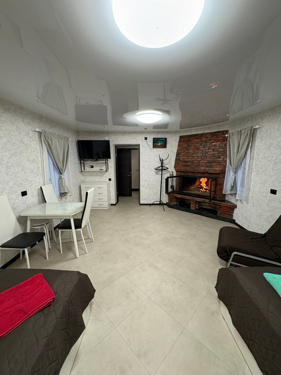 комната с камином