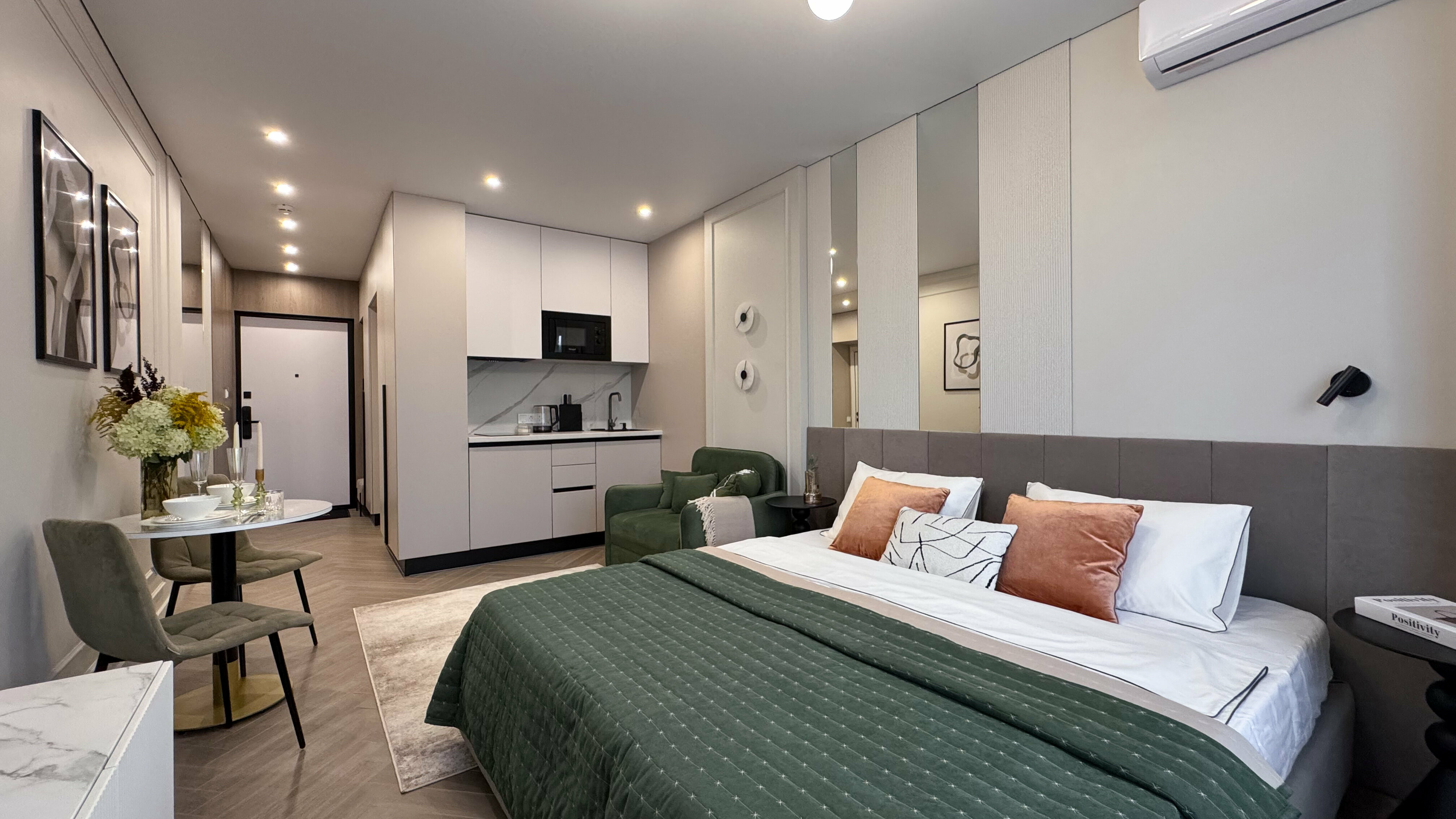 Avocado №325 | Студия с видом на лес