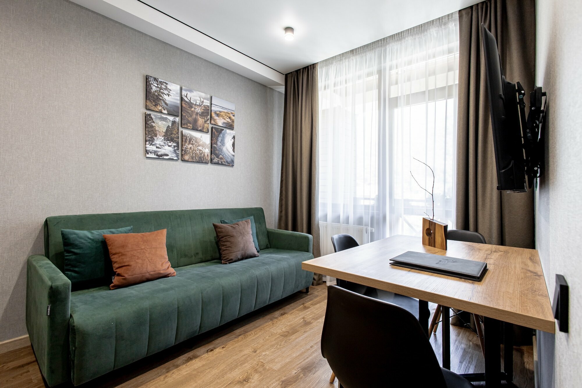 Апартаменты с балконом и видом во двор