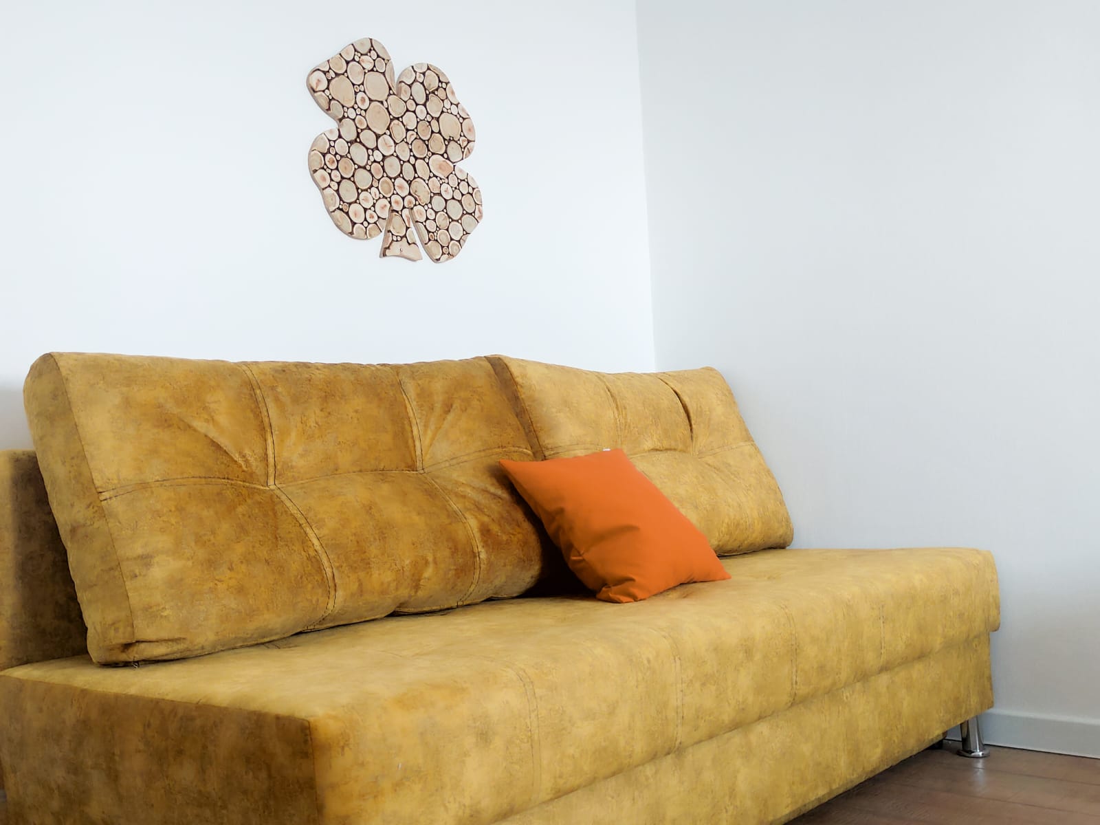 Классный Домик. 1-комнатная квартира с видом на город и облака