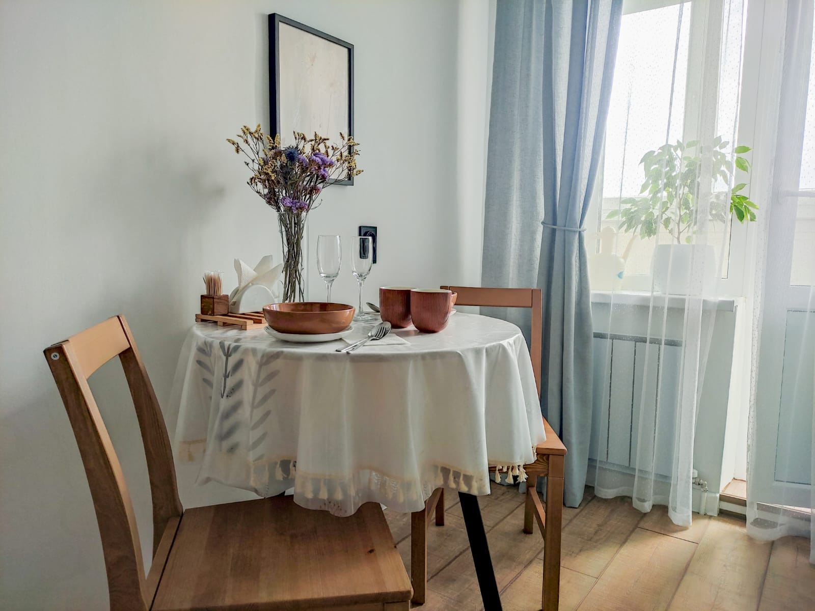 Классный Домик. 1-комнатная квартира с видом на город и облака