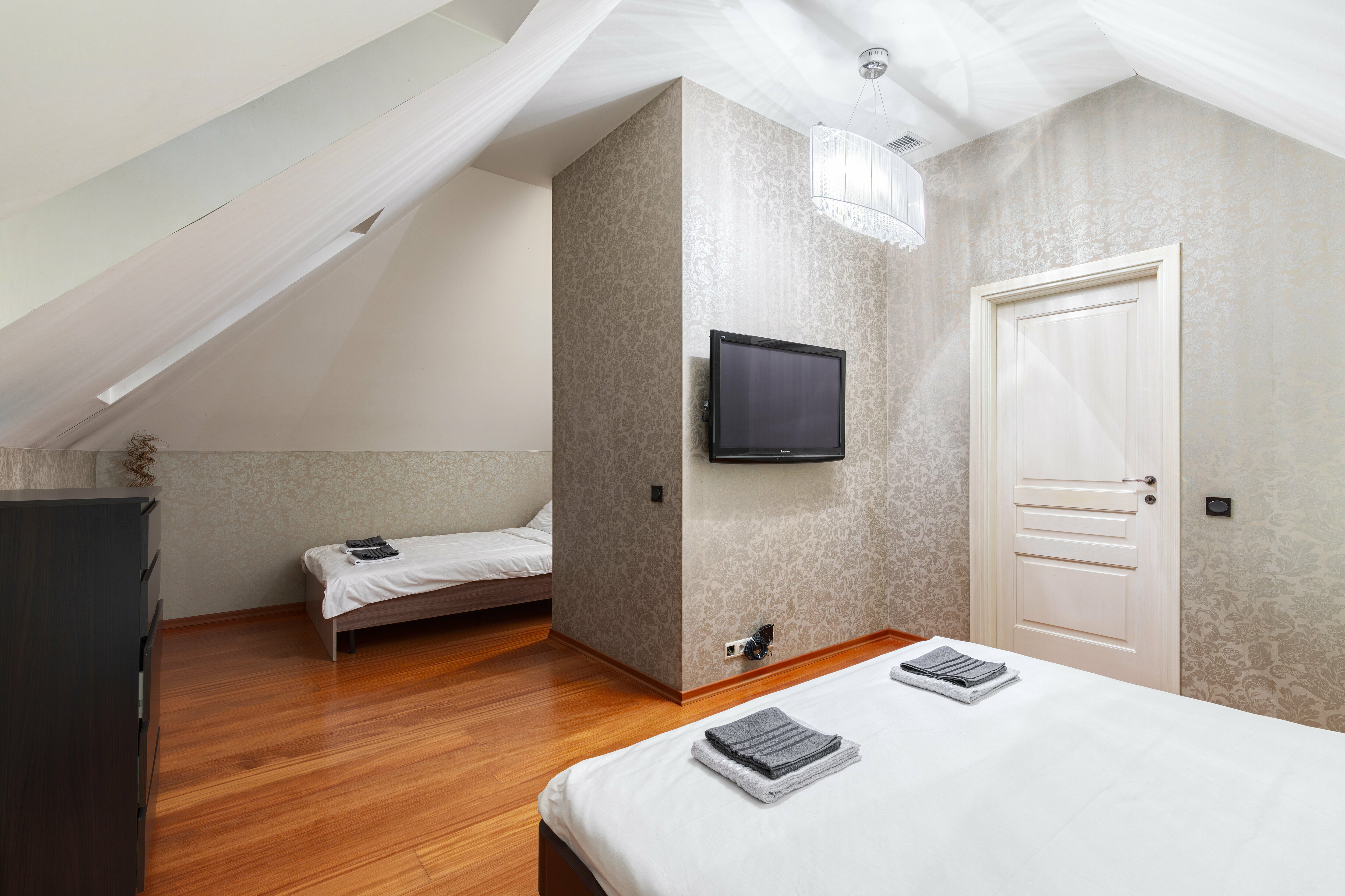 Коттедж Белый берег - с бассейном, сауной и караоке