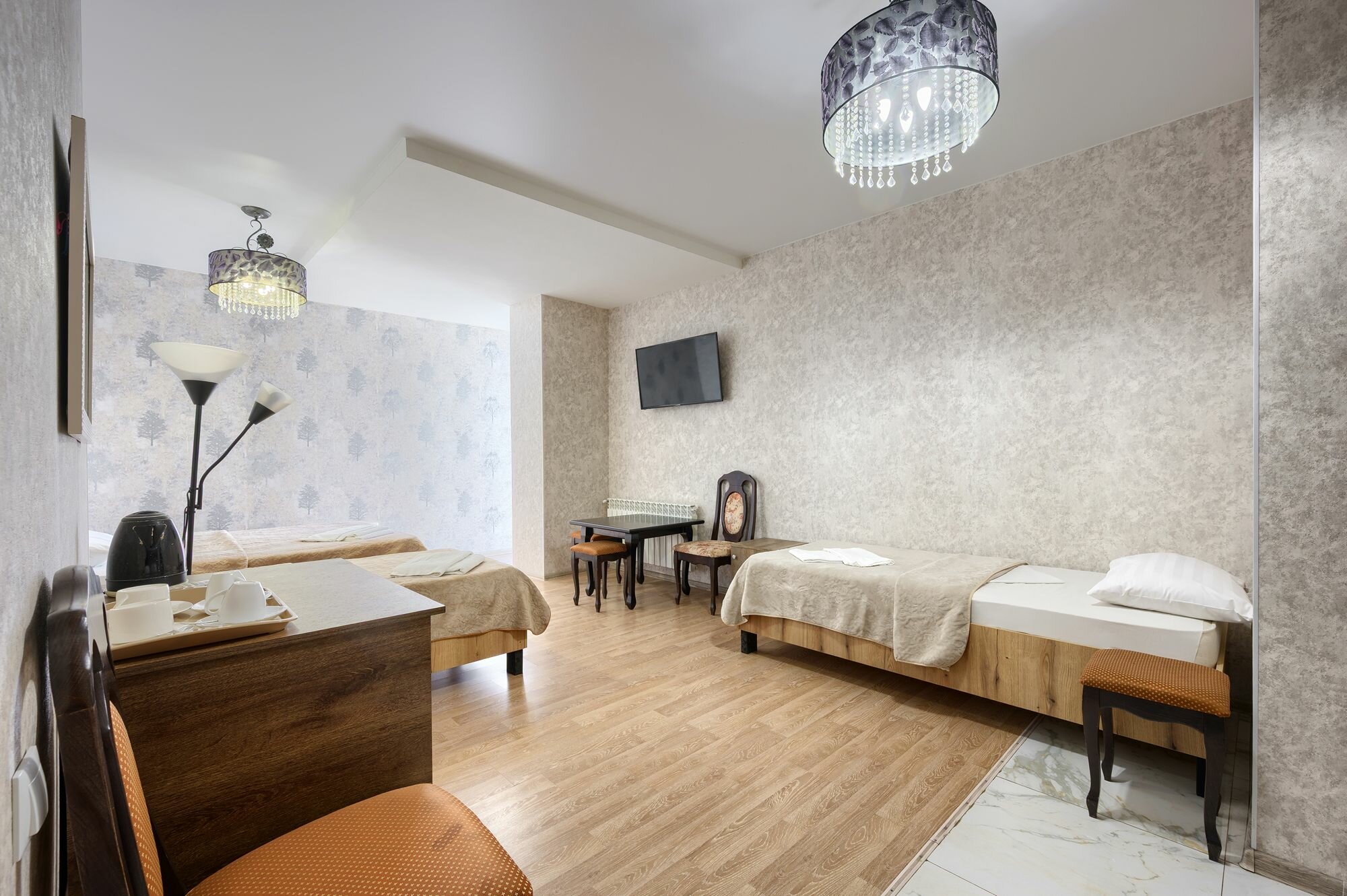 Семейный с двуспальной и двумя односпальными кроватями