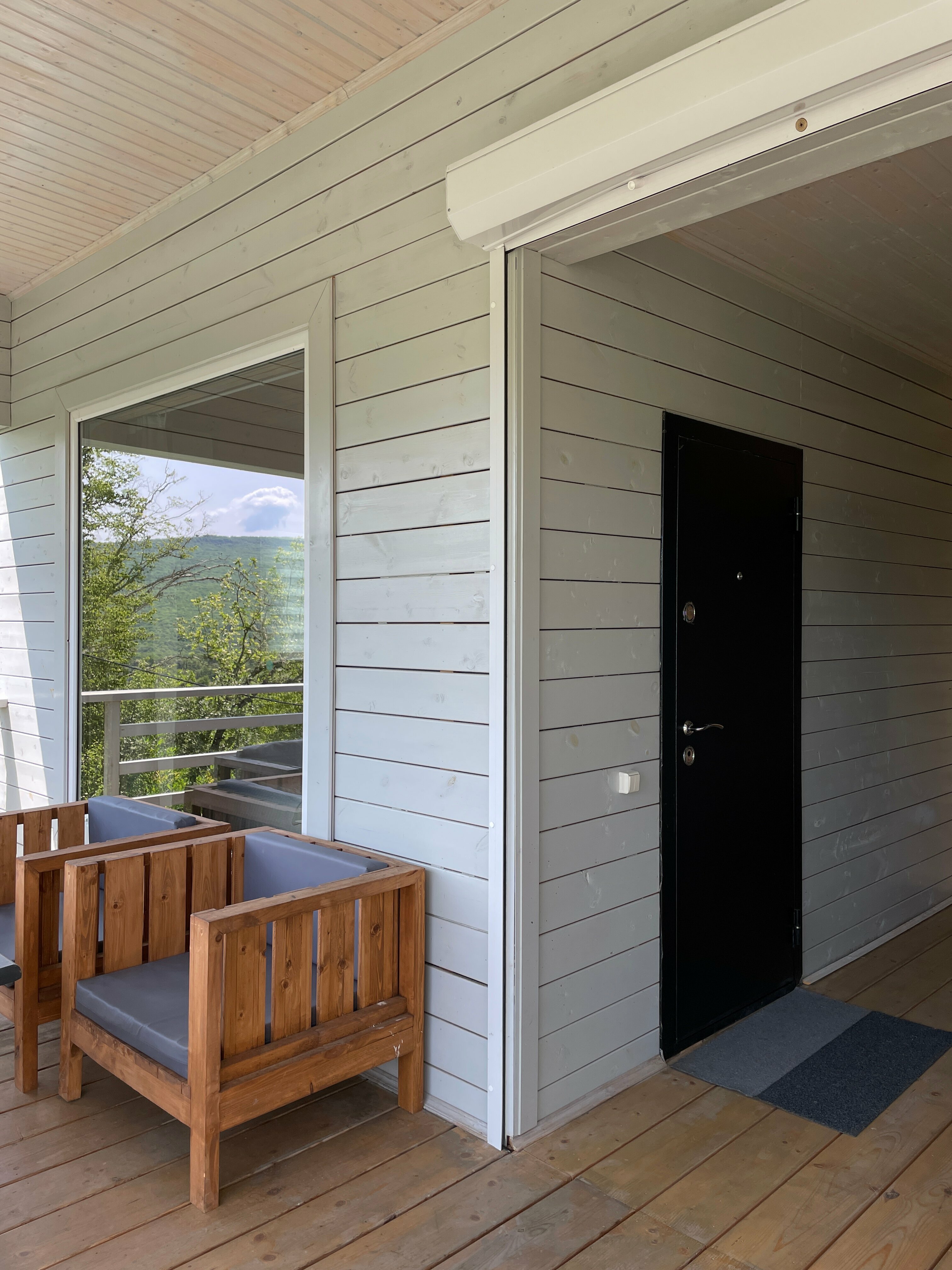 Дом с видом на озеро