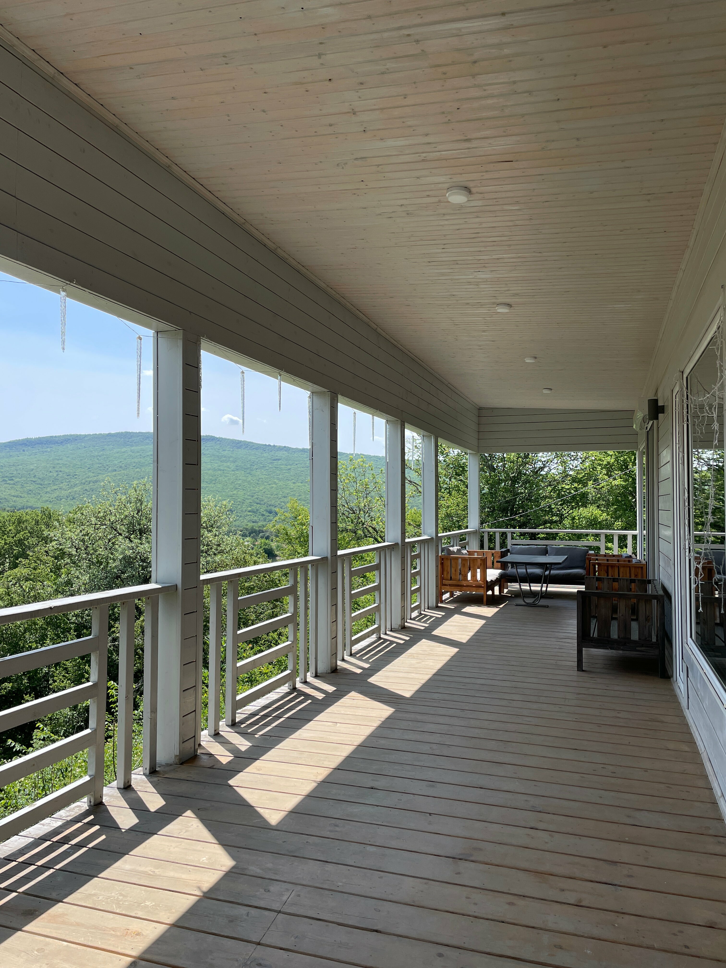 Дом с видом на озеро