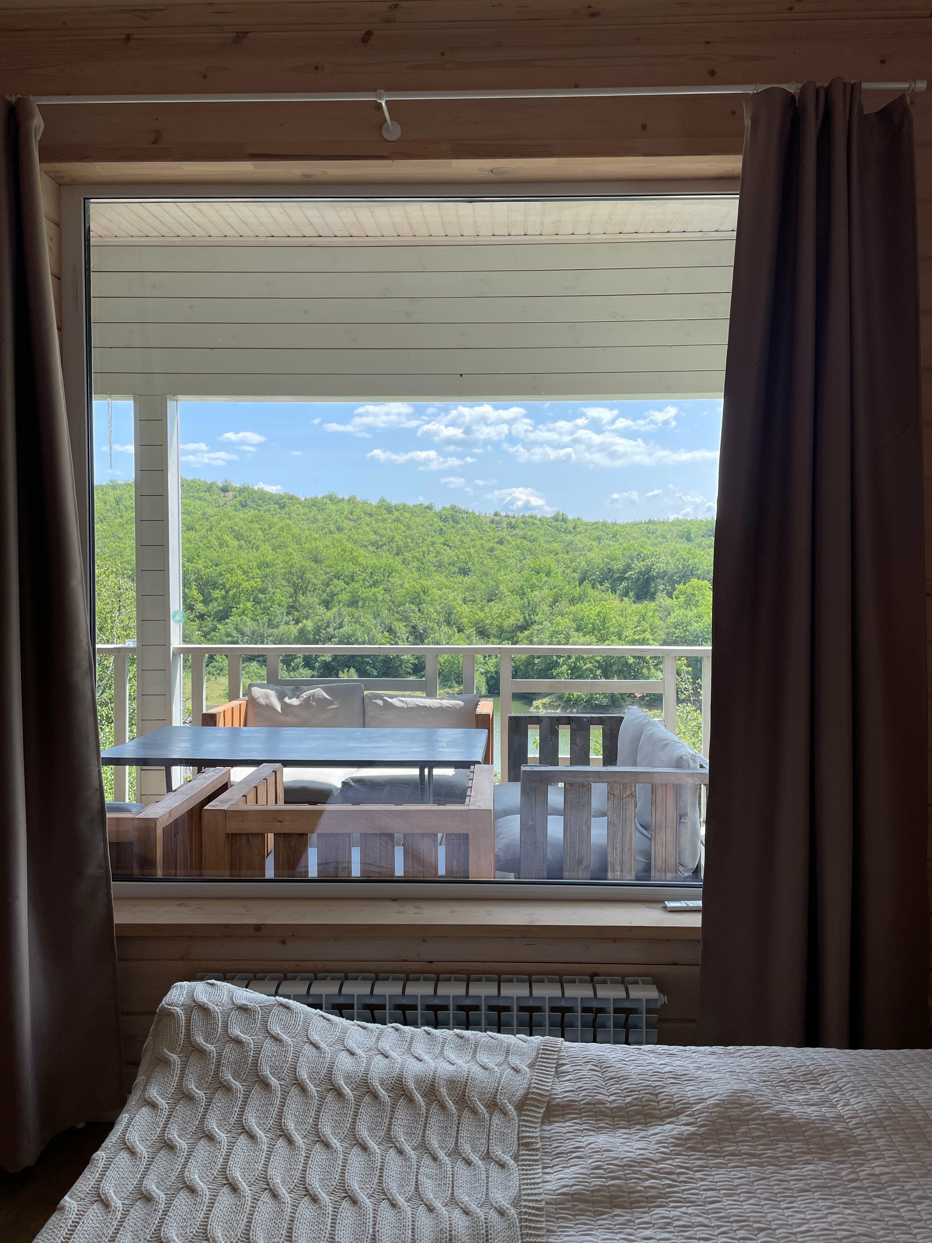 Дом с видом на озеро