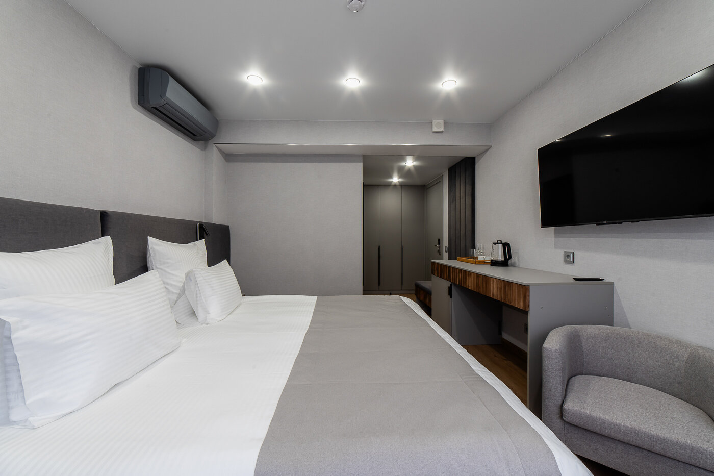 Улучшенный номер с кроватью размера «king-size»