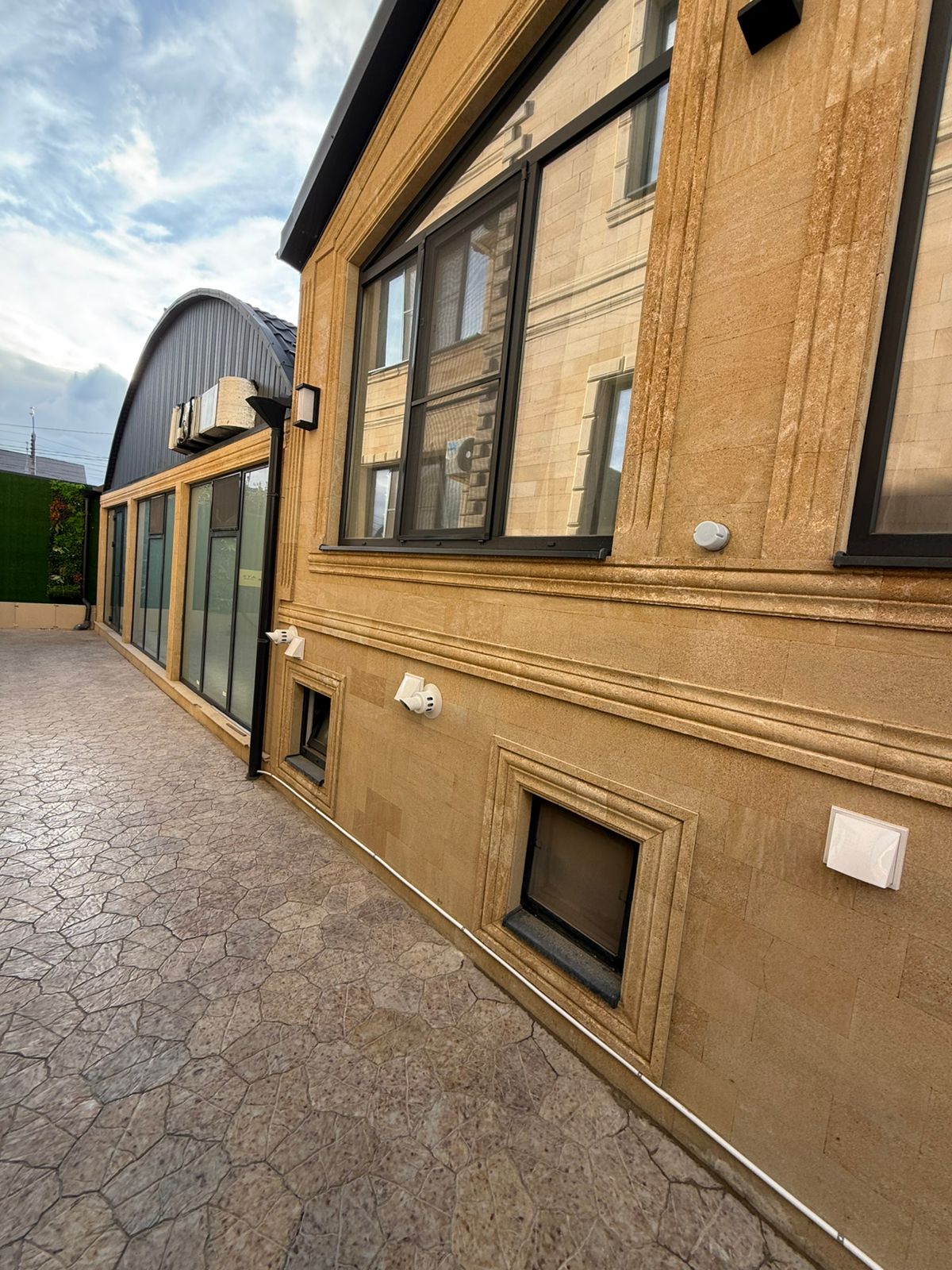 Коттедж с собственным бассейном