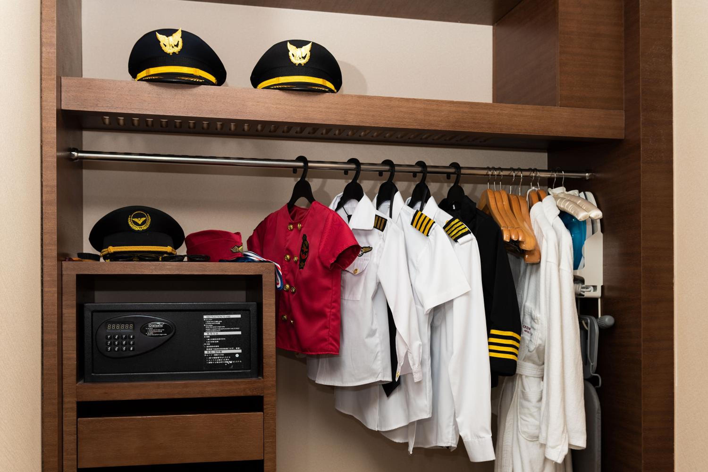 Junior King Suite with CIty View - Kids Theme