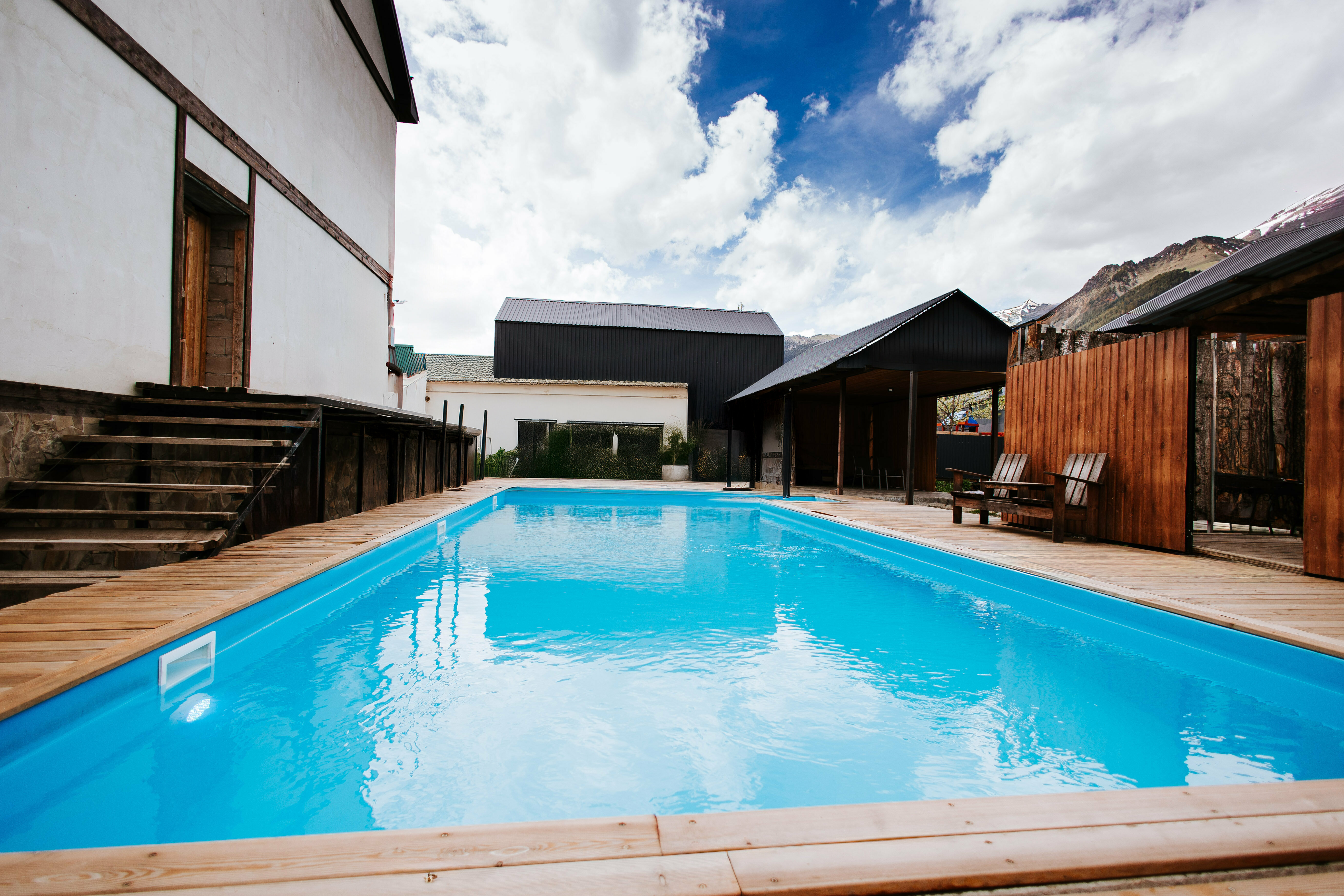 Дом с бассейном