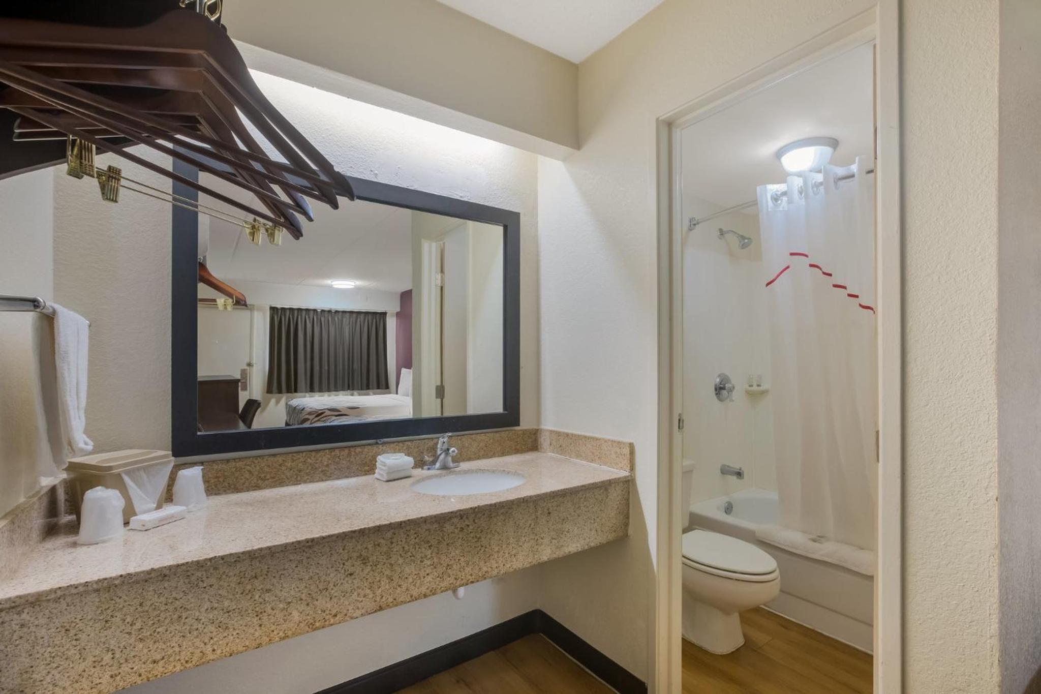 Deluxe King Room Non-Smoking