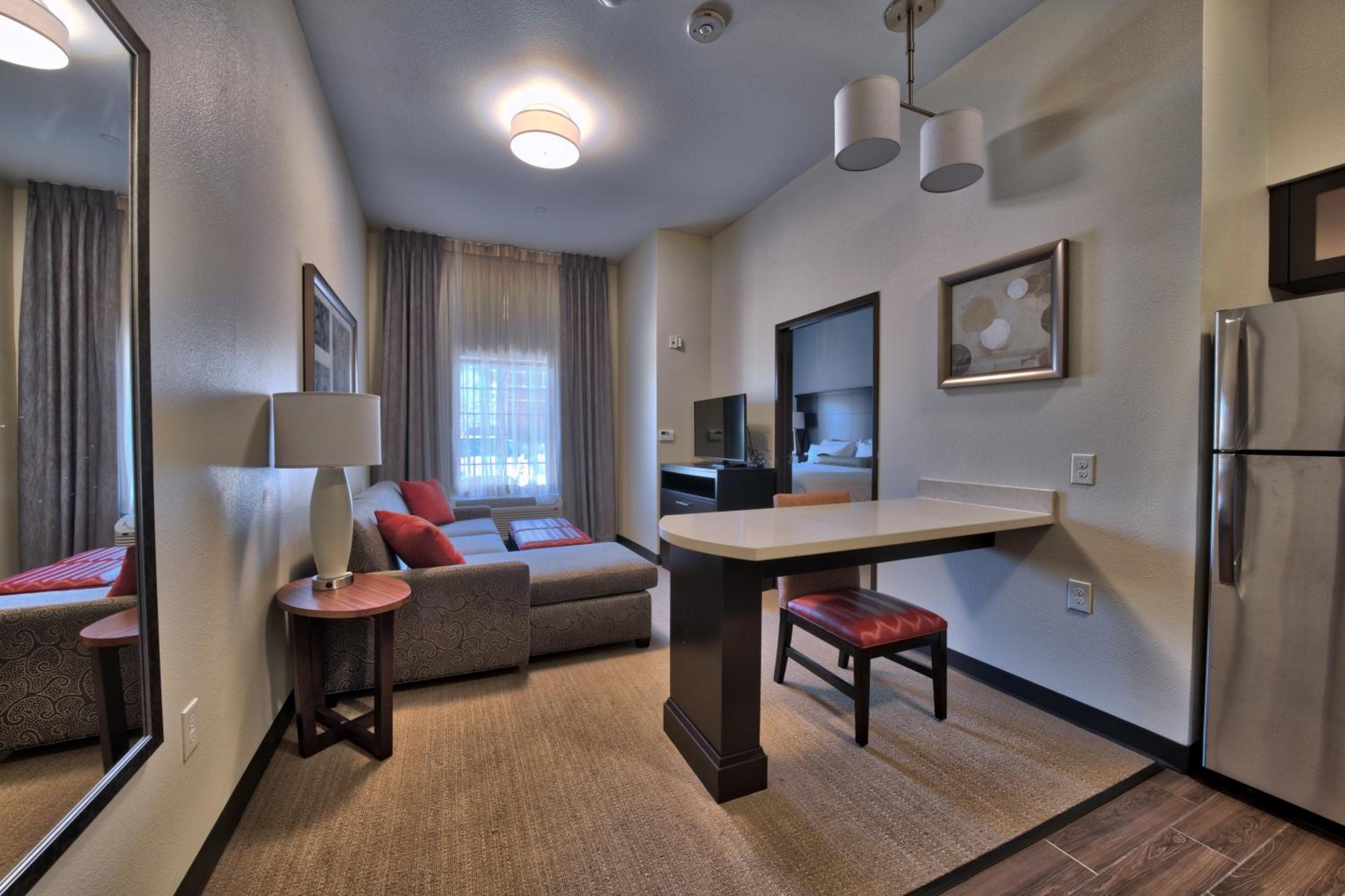 One Bedroom King Room with Hearing Accessibility - Non-Smoking