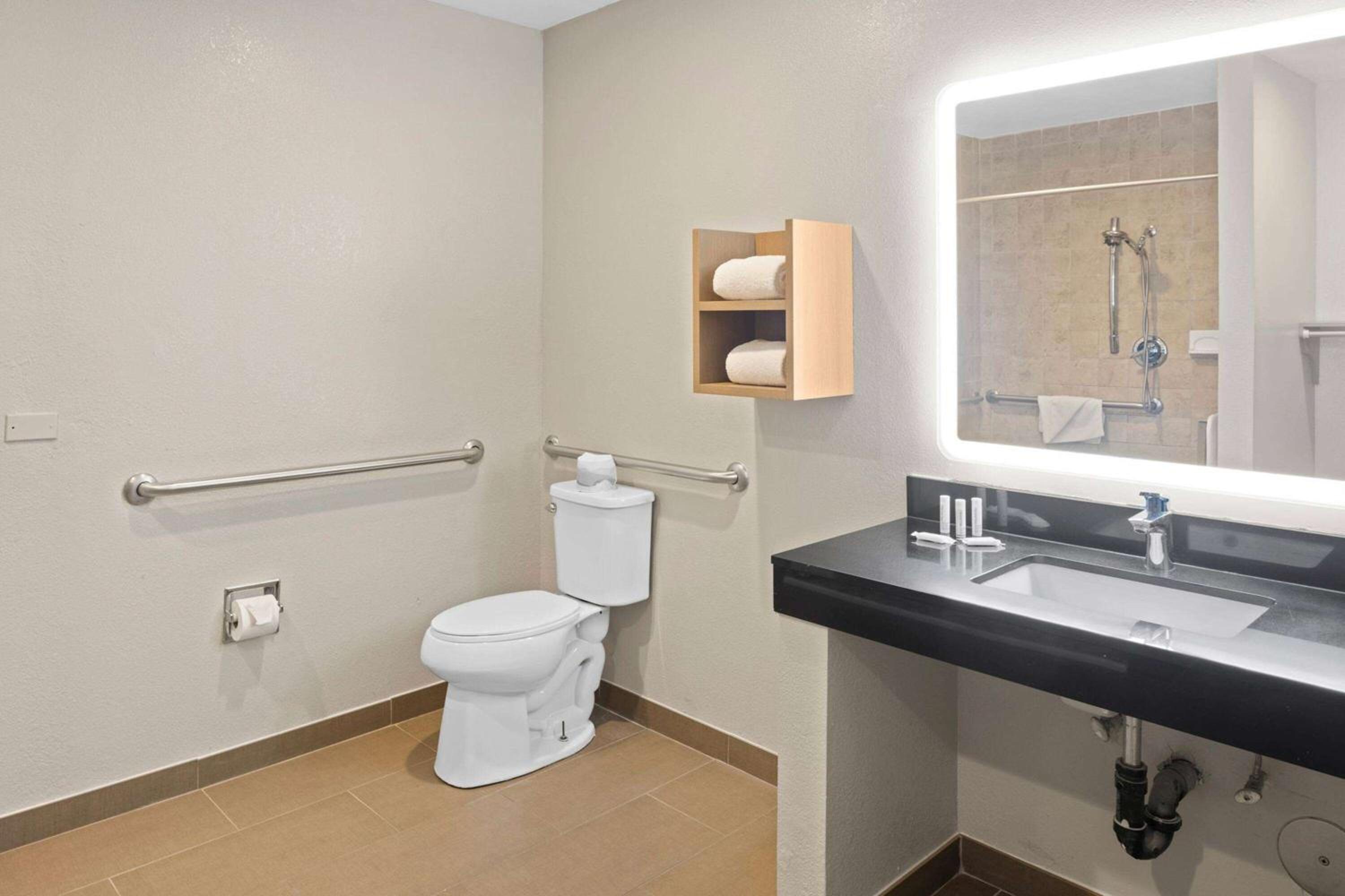 King Room with Roll-in Shower - Mobility Access/Non-Smoking